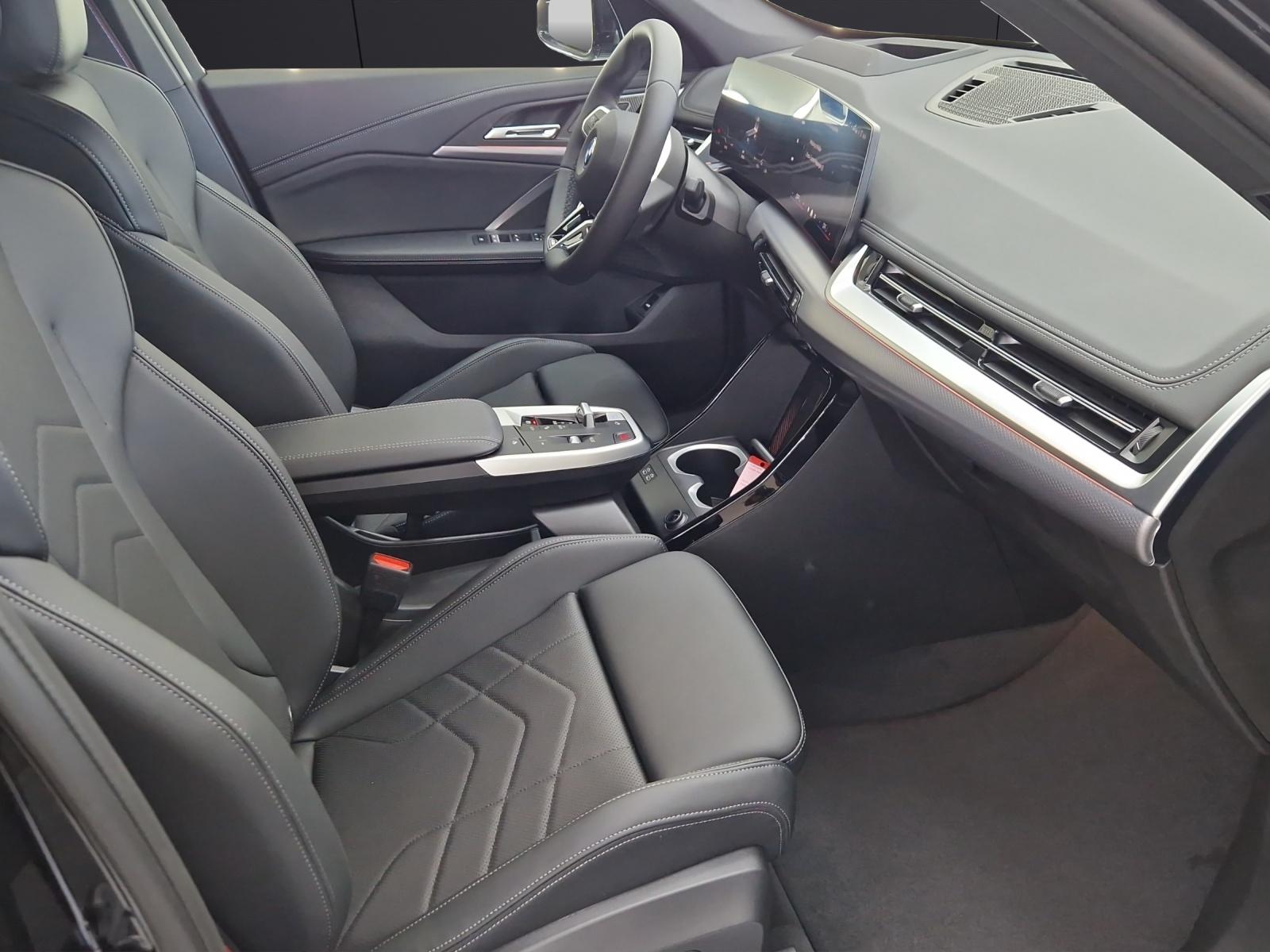 BMW iX1 30 xDrive-image-14