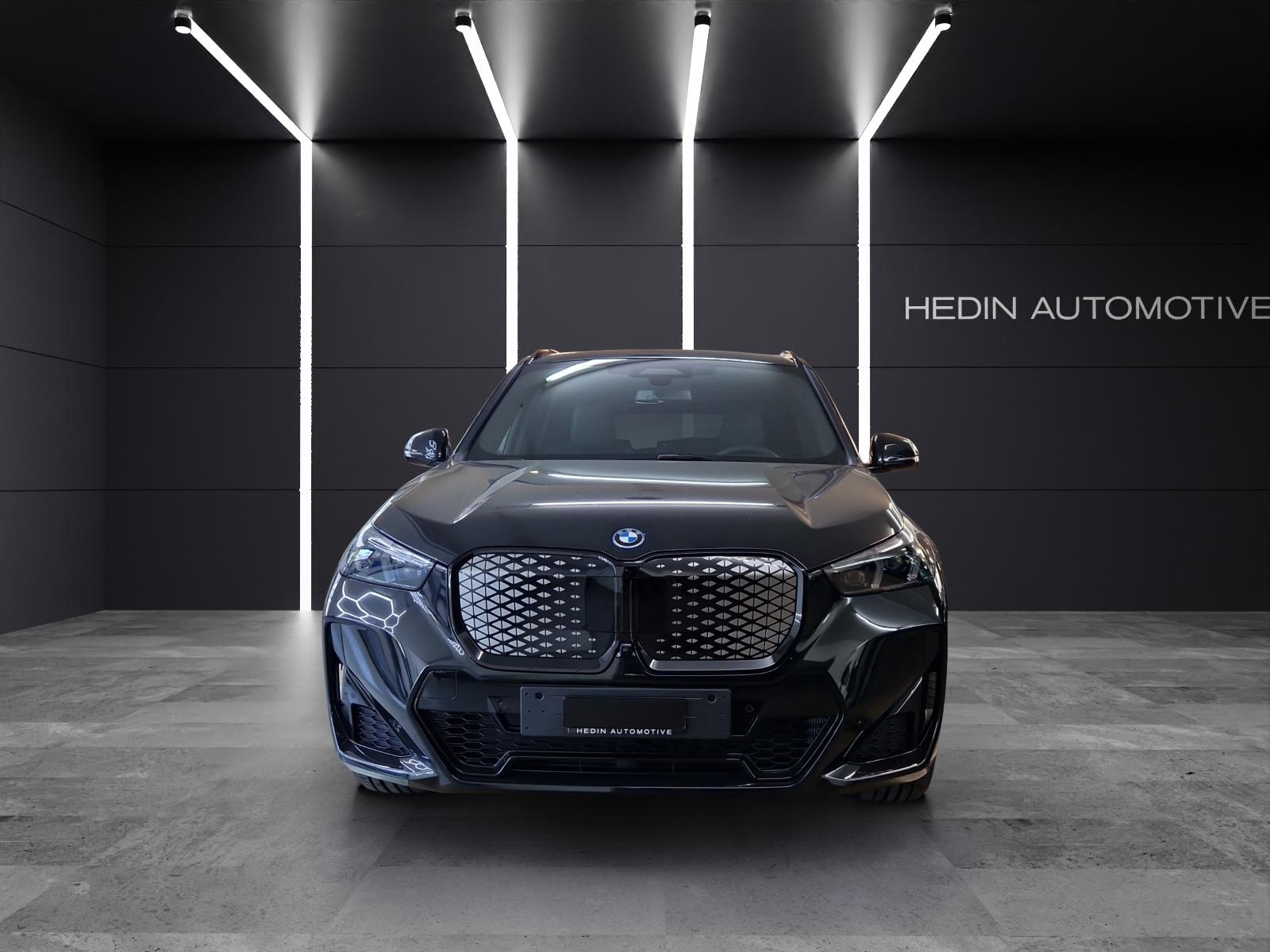BMW iX1 30 xDrive-image-7