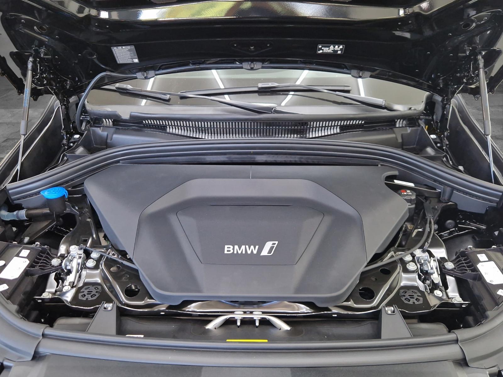 BMW iX1 30 xDrive-image-22