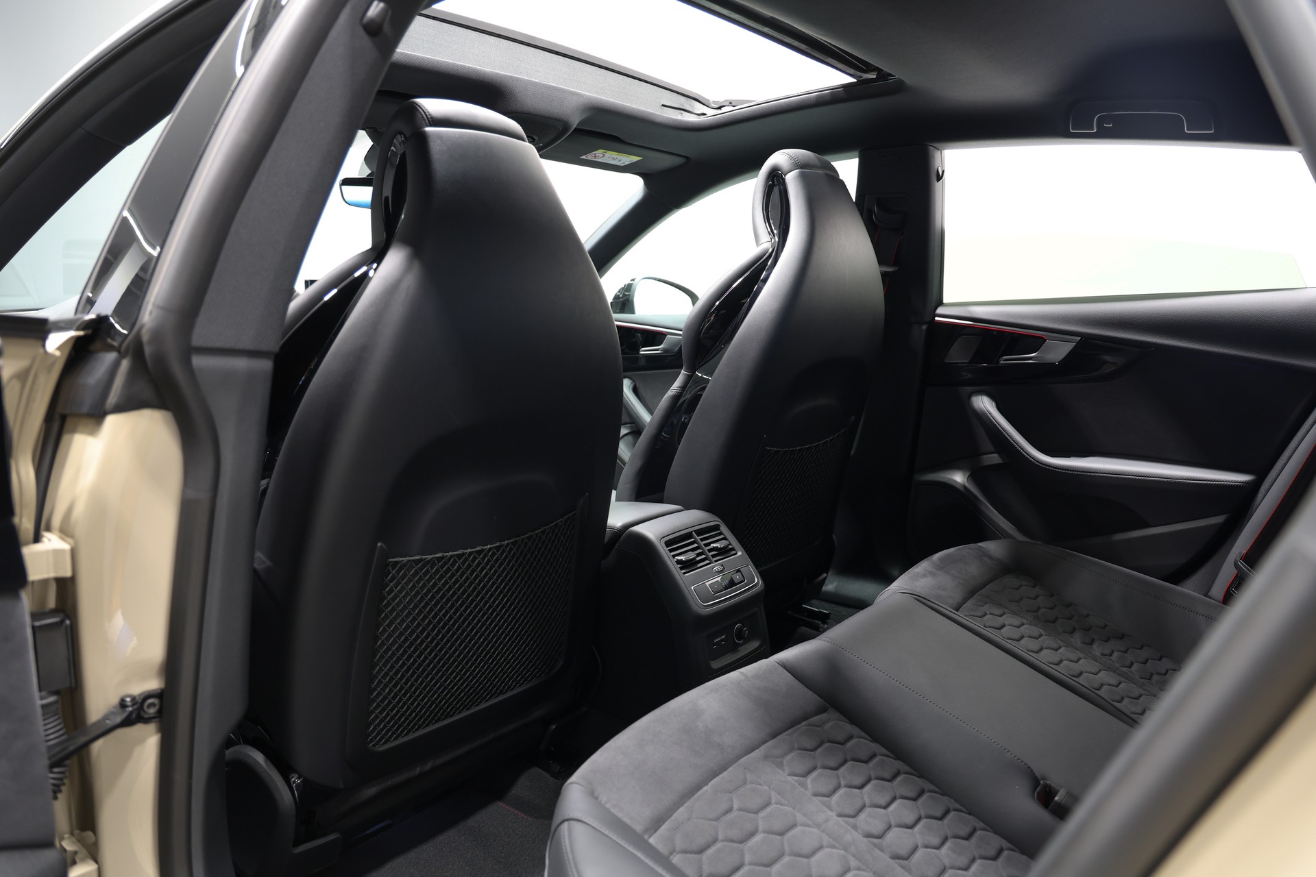 AUDI RS5 Sportback 2.9 TFSI quattro tiptronic *Facelift*Competition Paket*Individual-Lackierung Mocha Latte*-image-17