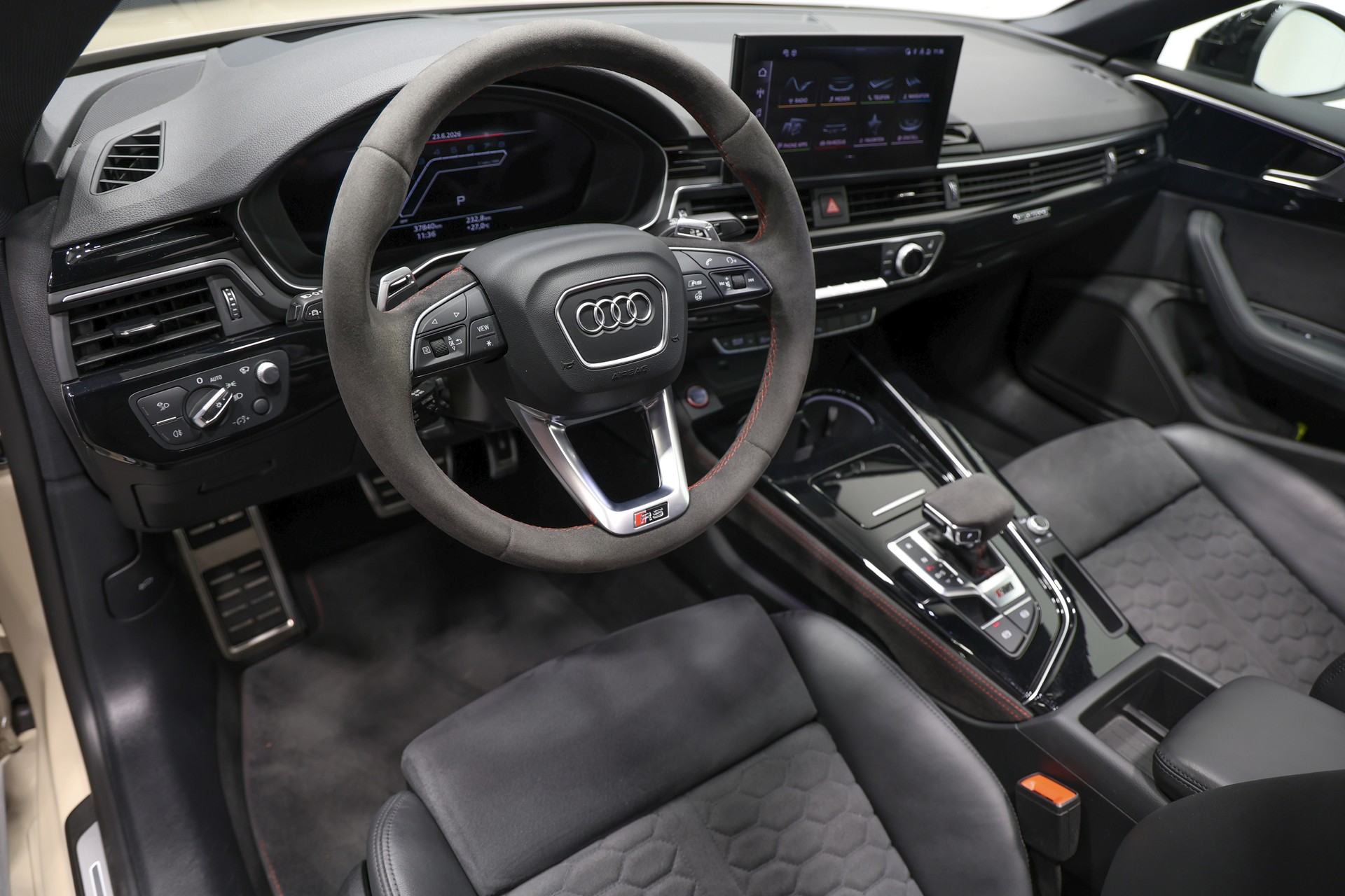 AUDI RS5 Sportback 2.9 TFSI quattro tiptronic *Facelift*Competition Paket*Individual-Lackierung Mocha Latte*-image-13