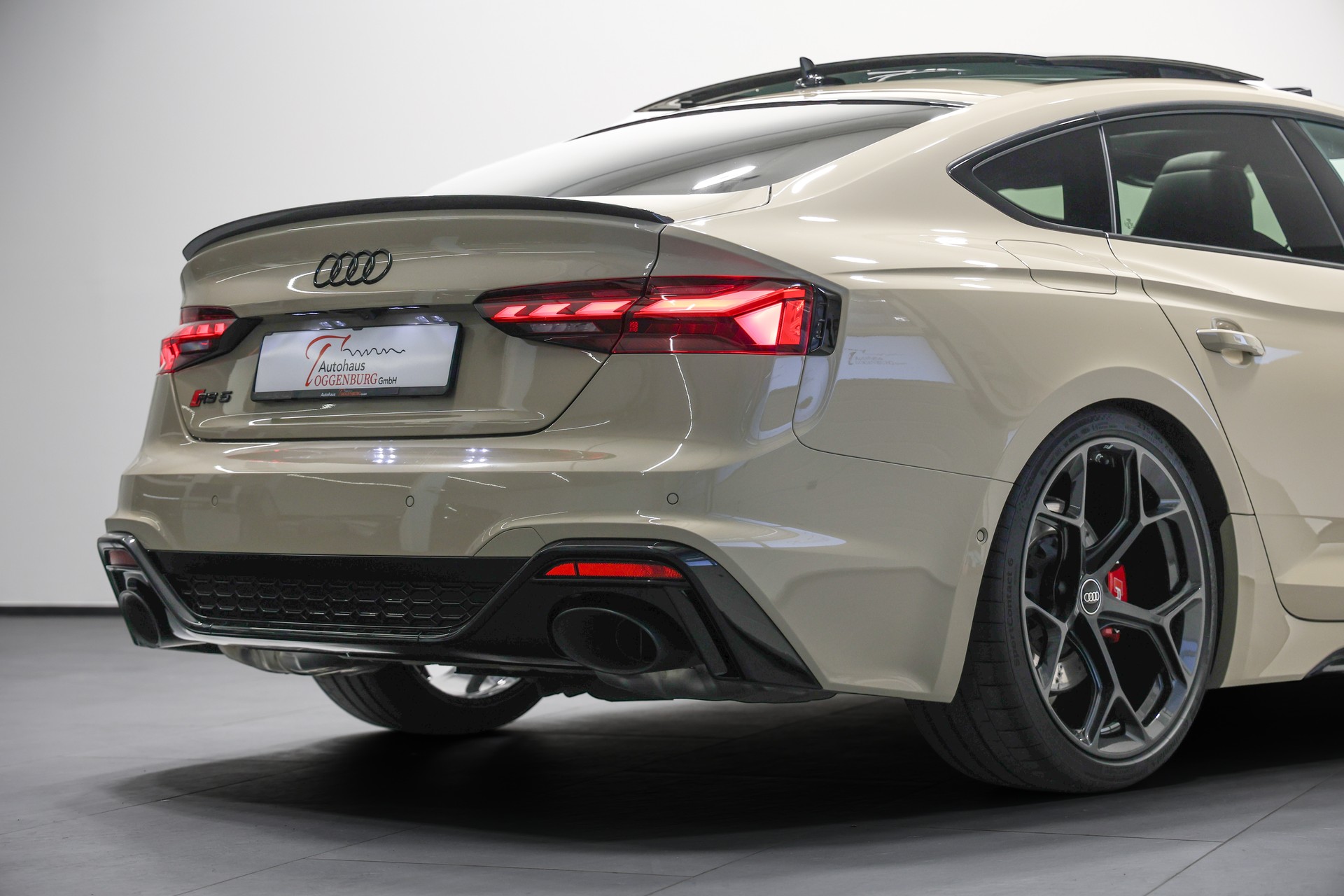 AUDI RS5 Sportback 2.9 TFSI quattro tiptronic *Facelift*Competition Paket*Individual-Lackierung Mocha Latte*-image-11