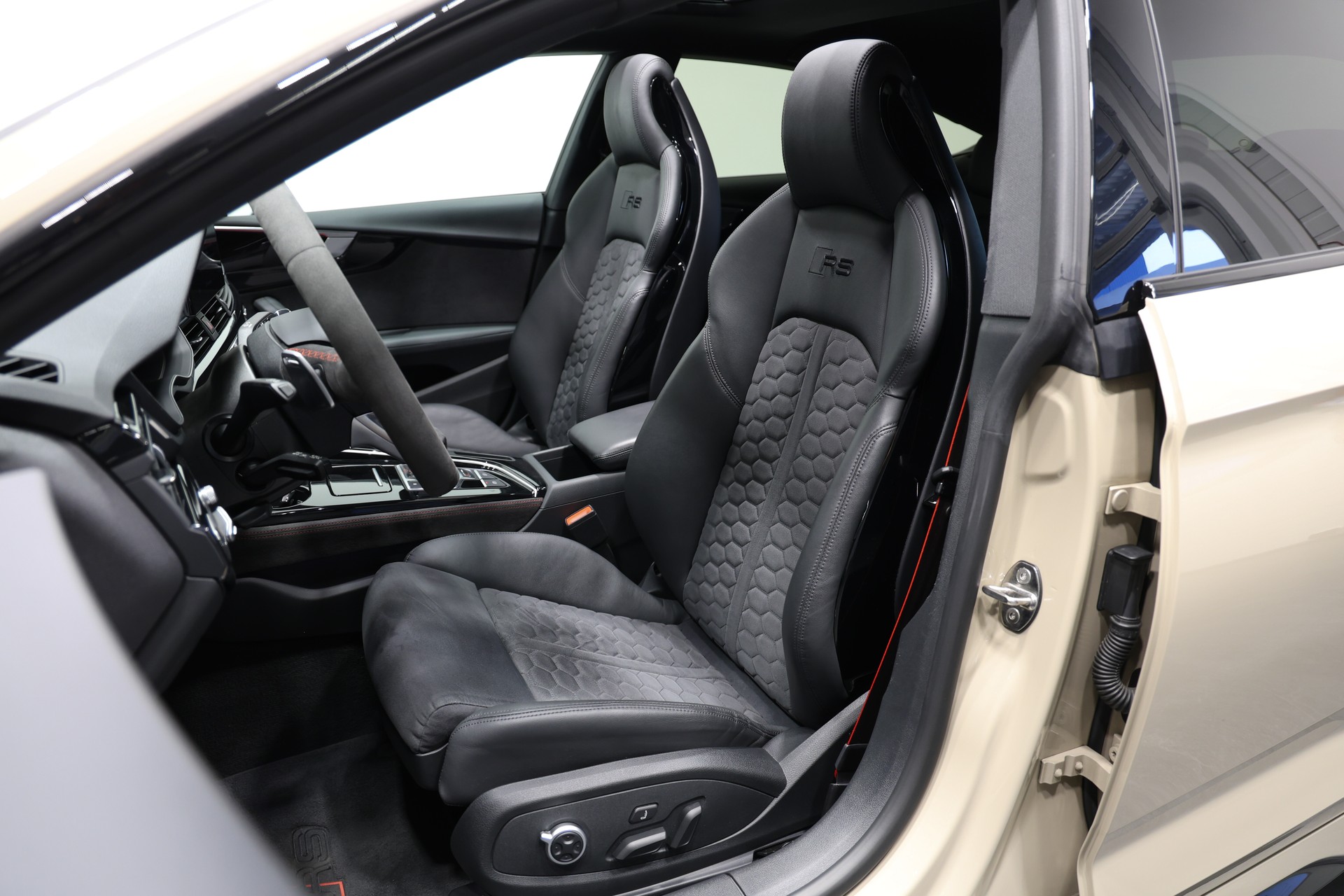 AUDI RS5 Sportback 2.9 TFSI quattro tiptronic *Facelift*Competition Paket*Individual-Lackierung Mocha Latte*-image-14