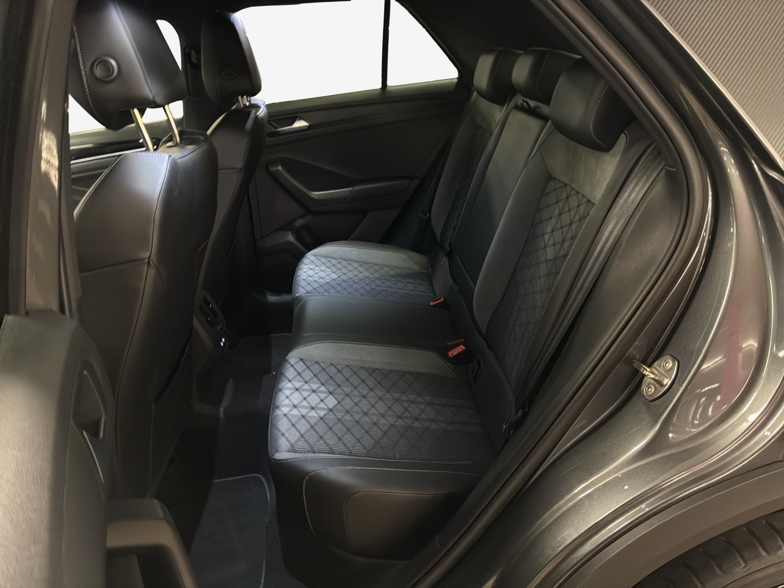 VW T-Roc 1.5 TSI EVO R-Line DSG-image-11