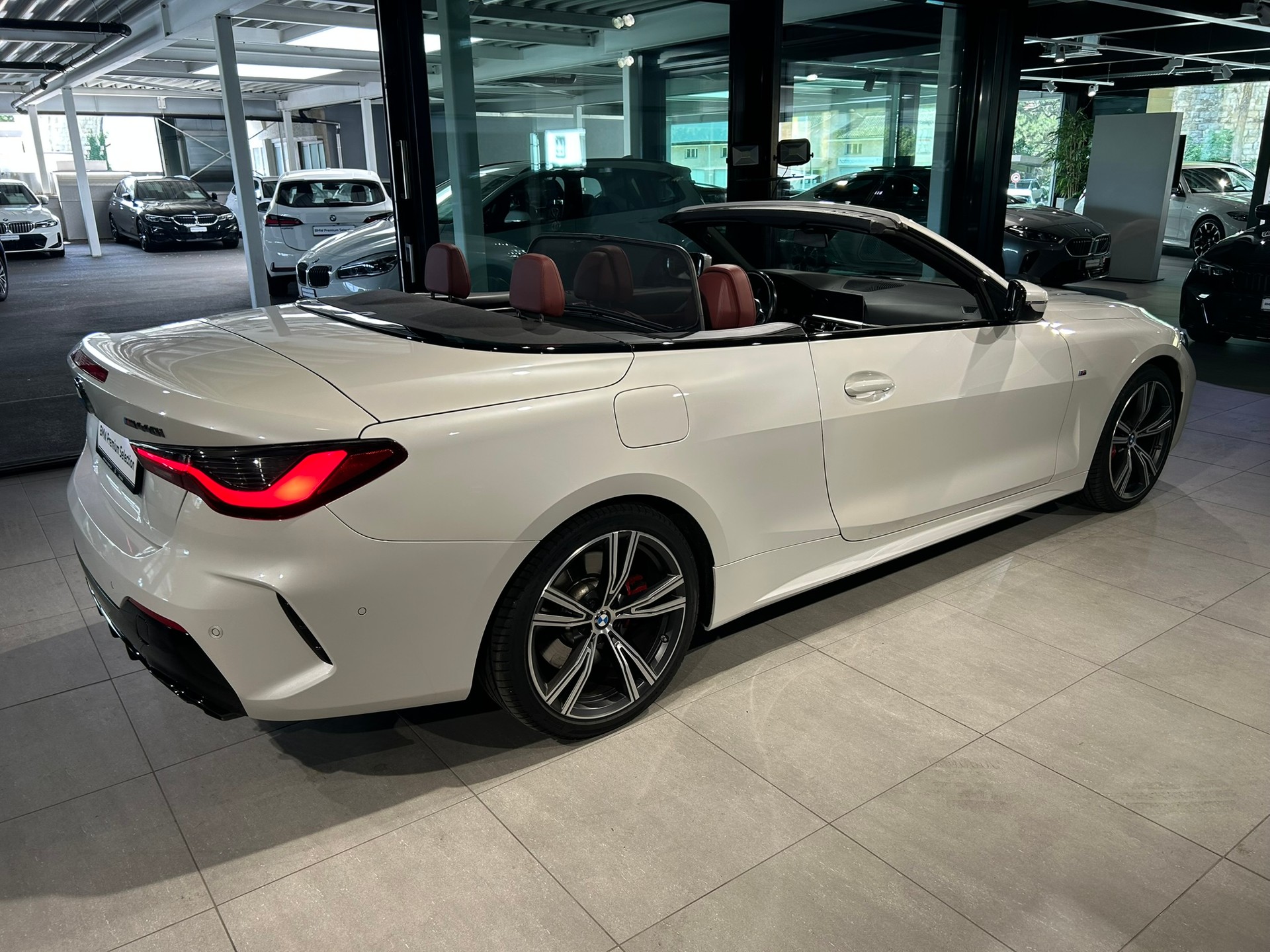 BMW M440i xDrive 48V Cabriolet Steptronic-image-13