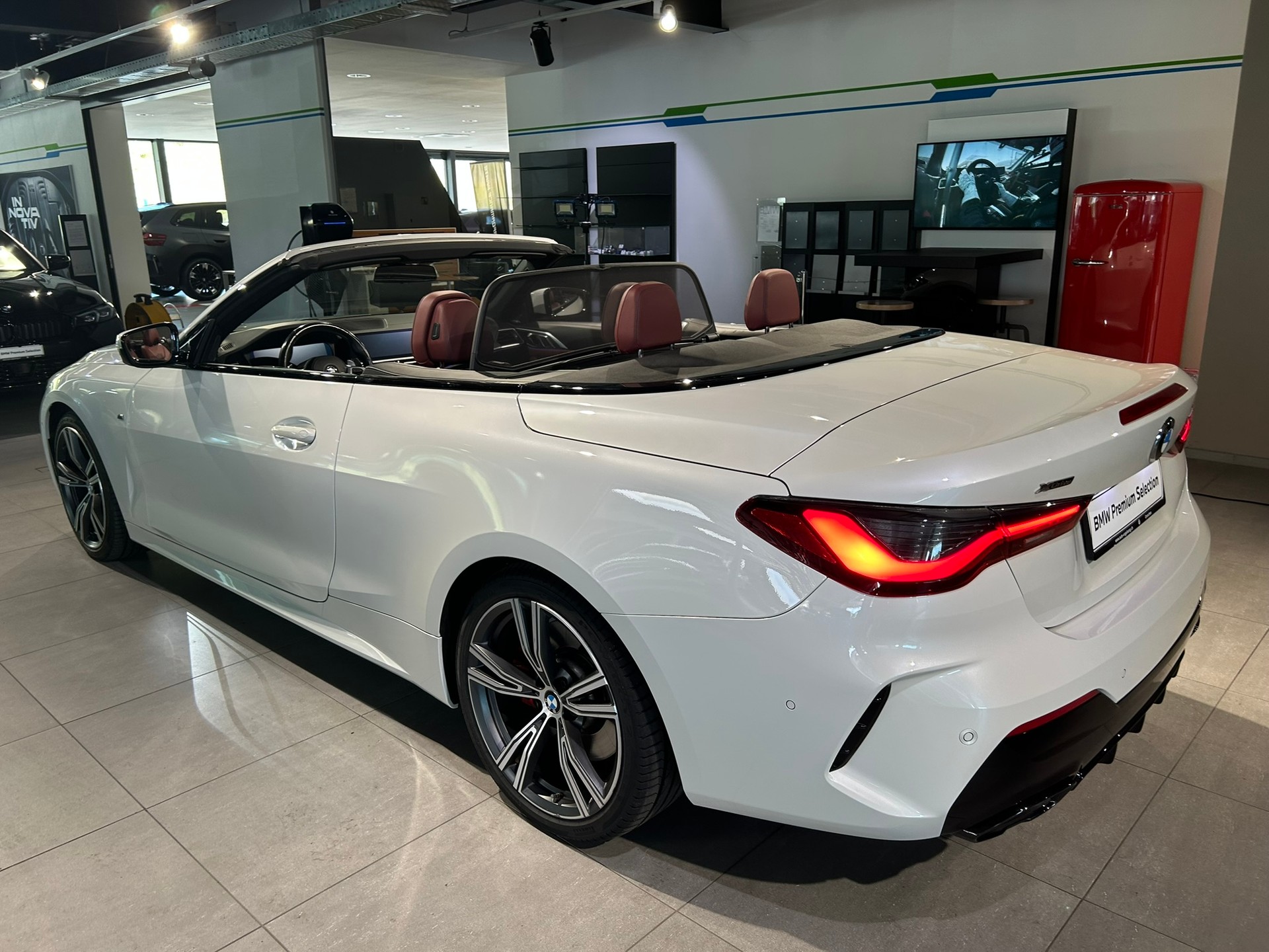 BMW M440i xDrive 48V Cabriolet Steptronic-image-5