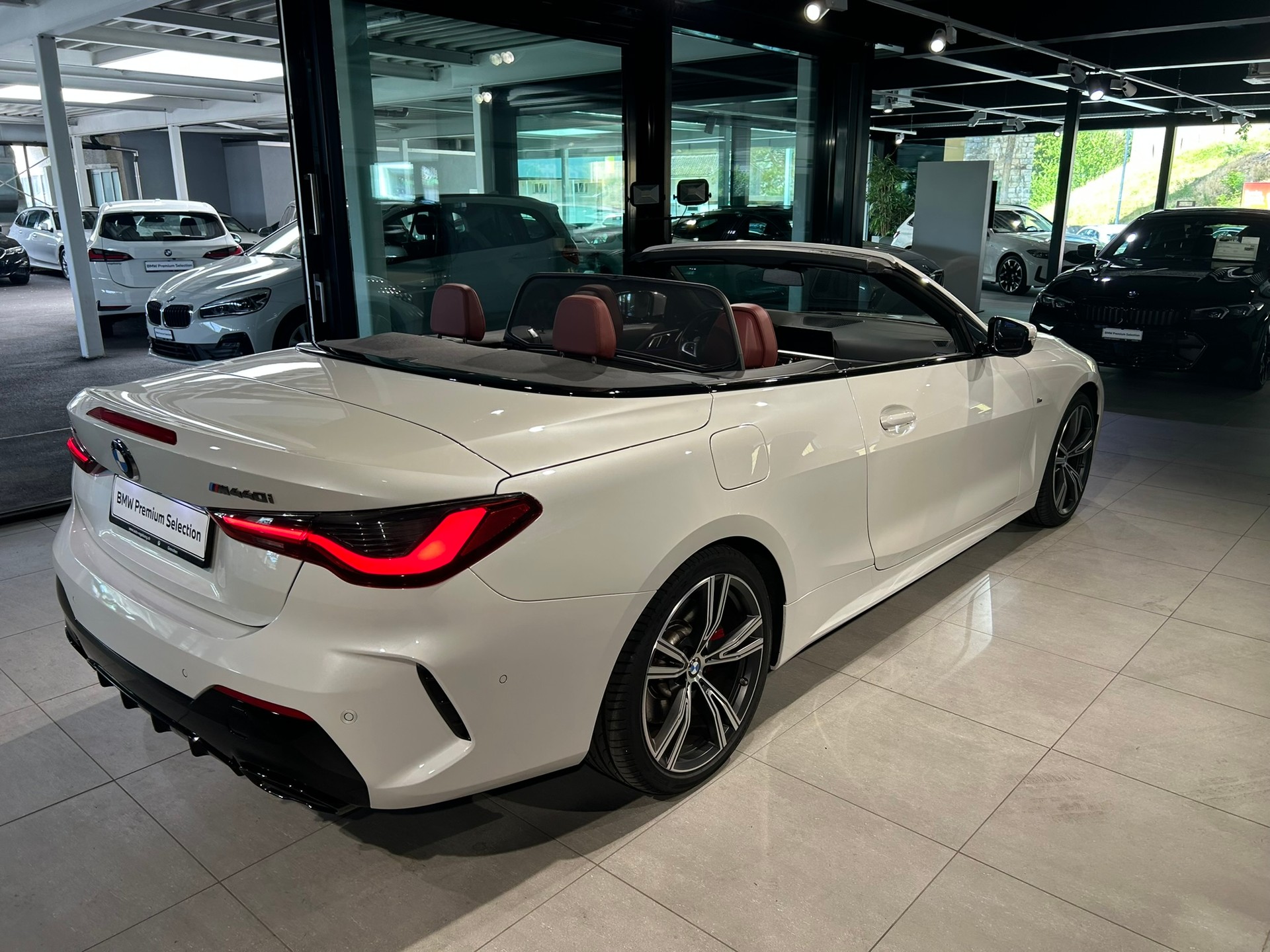 BMW M440i xDrive 48V Cabriolet Steptronic-image-7