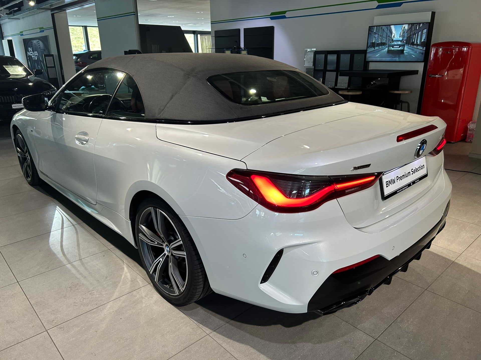 BMW M440i xDrive 48V Cabriolet Steptronic-image-16