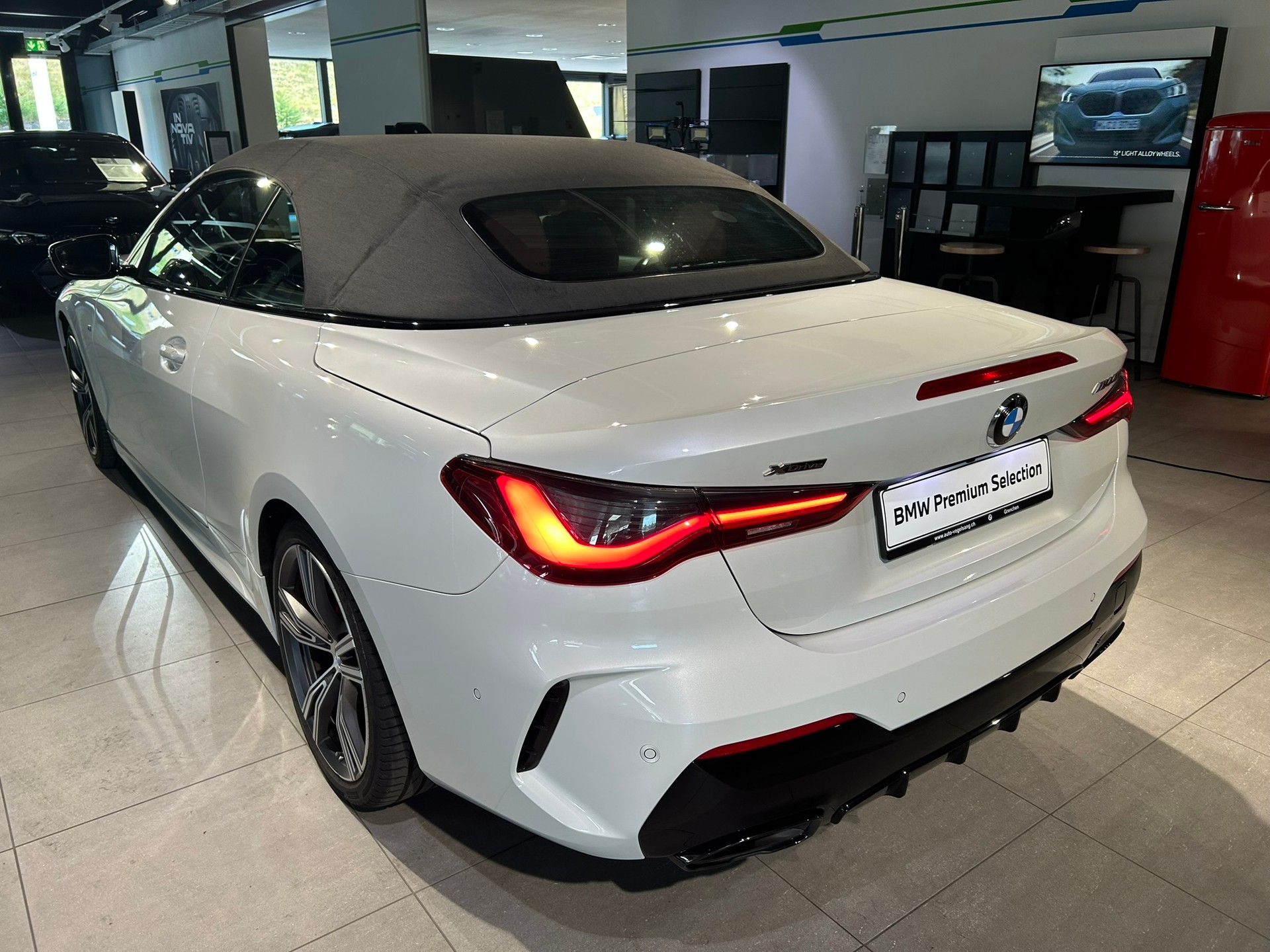 BMW M440i xDrive 48V Cabriolet Steptronic-image-17