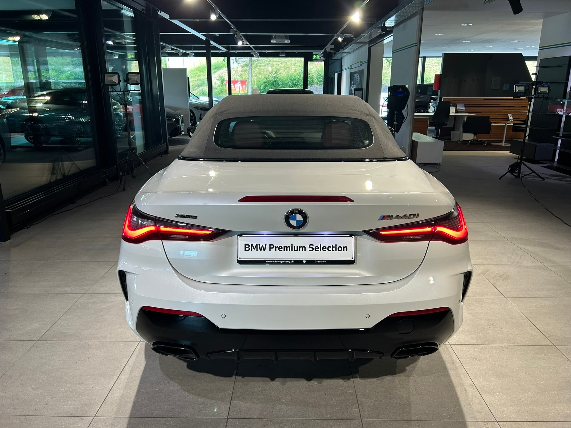 BMW M440i xDrive 48V Cabriolet Steptronic-image-18