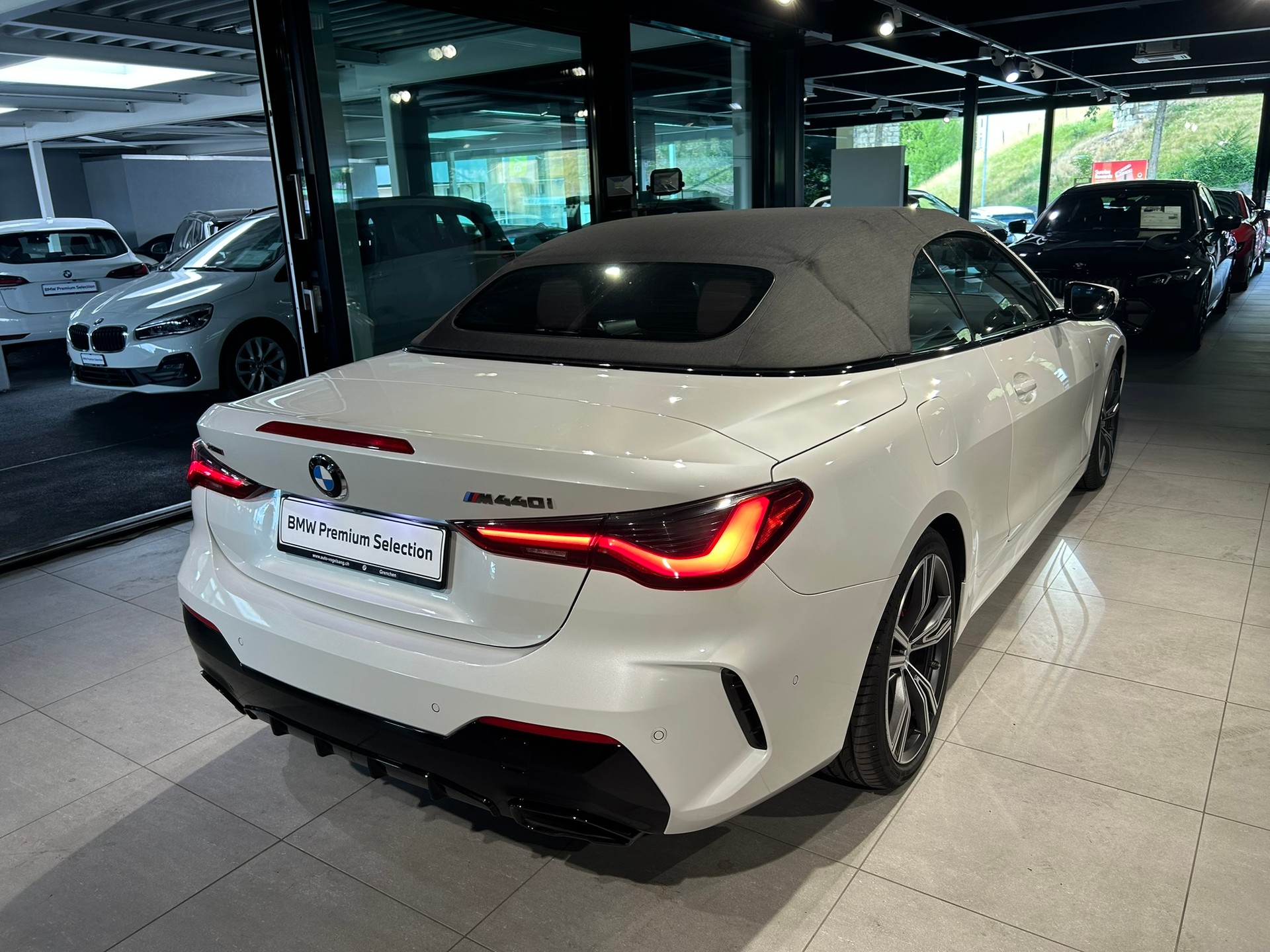 BMW M440i xDrive 48V Cabriolet Steptronic-image-19