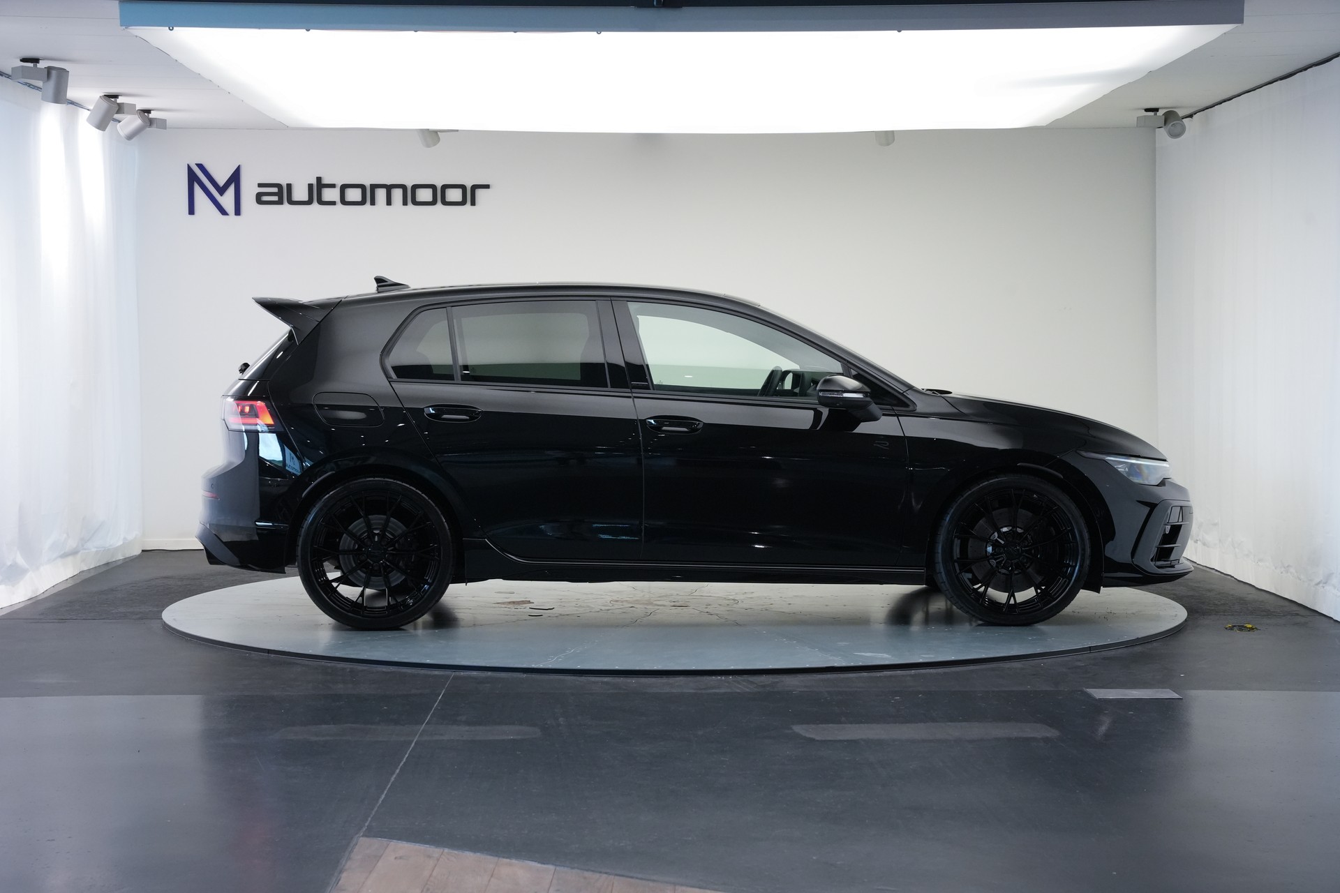 VW Golf 2.0 TSI R DSG 4 Motion *CH-Fahrzeug* *Werksgarantie* *Leder*-image-4
