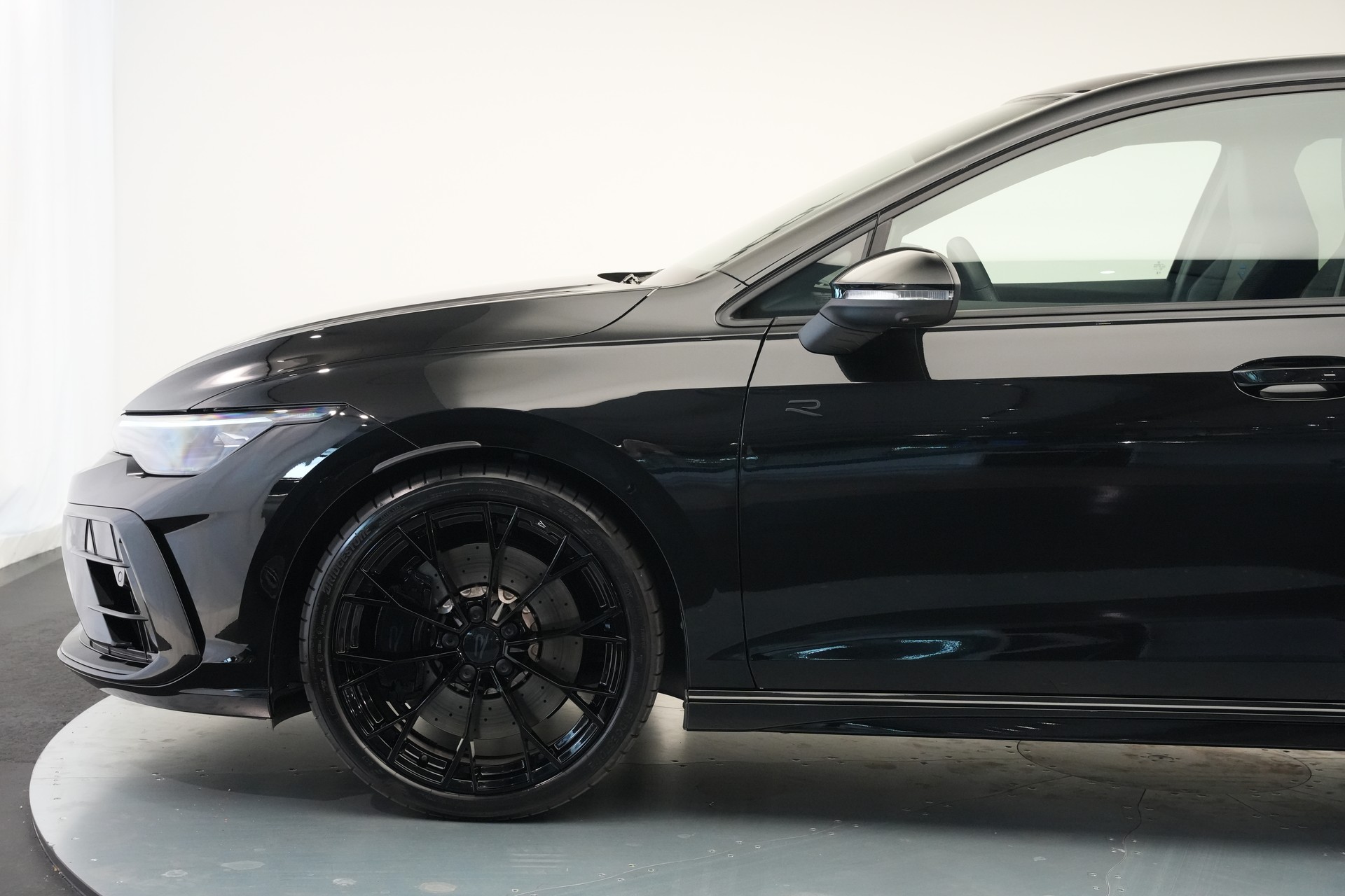 VW Golf 2.0 TSI R DSG 4 Motion *CH-Fahrzeug* *Werksgarantie* *Leder*-image-39