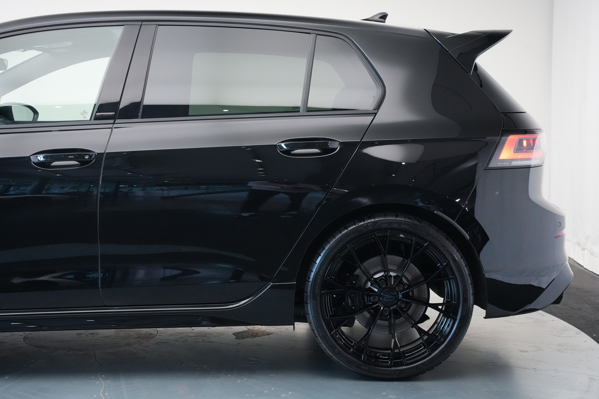 VW Golf 2.0 TSI R DSG 4 Motion *CH-Fahrzeug* *Werksgarantie* *Leder*-image-43