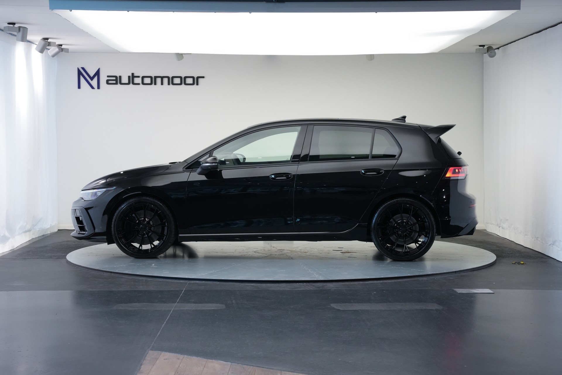 VW Golf 2.0 TSI R DSG 4 Motion *CH-Fahrzeug* *Werksgarantie* *Leder*-image-9