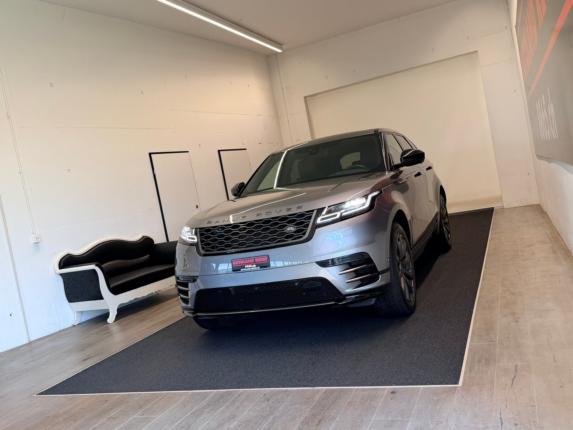 LAND ROVER Range Rover Velar R-Dynamic P 300 SE Automatic-image-2