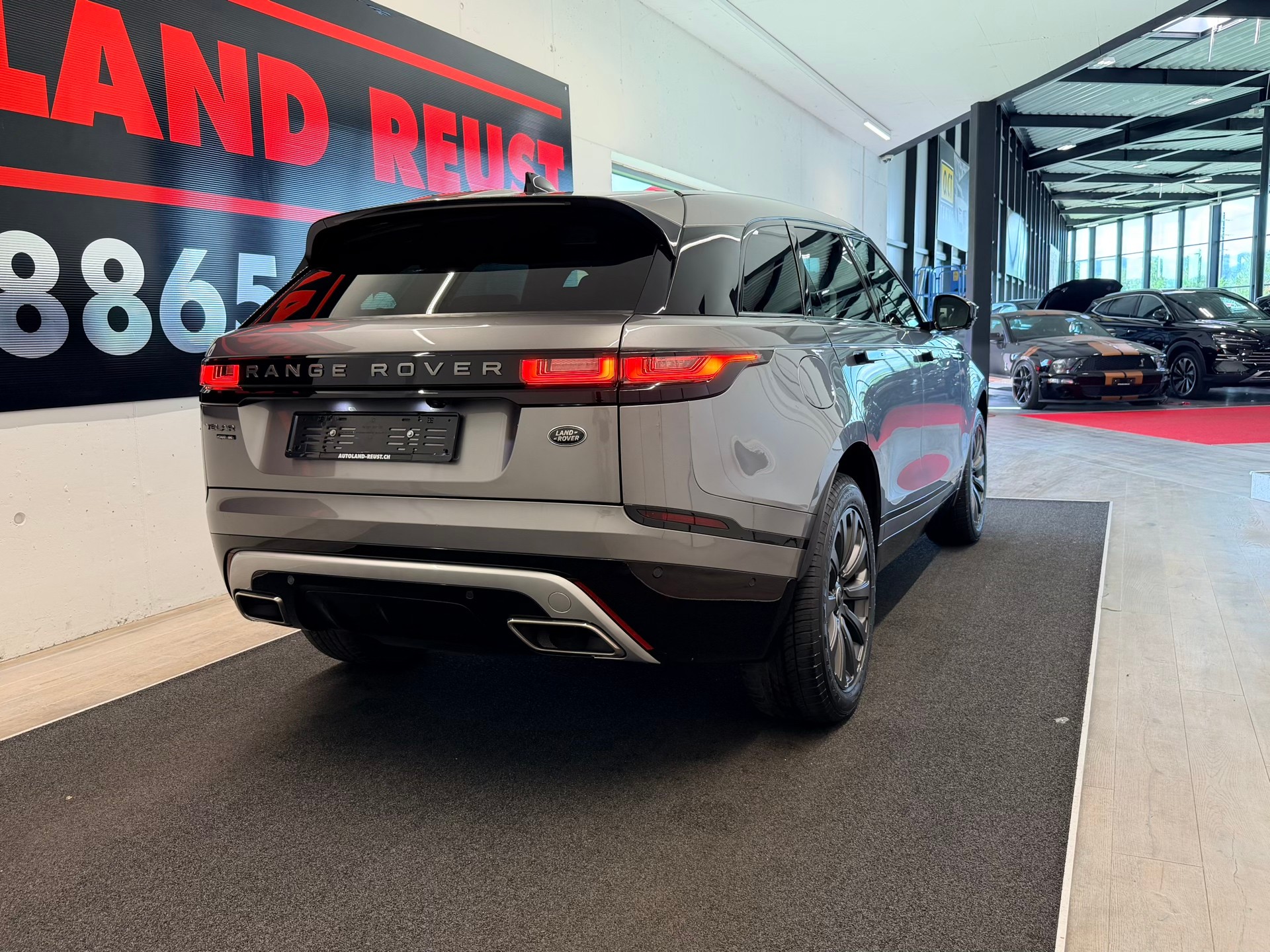 LAND ROVER Range Rover Velar R-Dynamic P 300 SE Automatic-image-6
