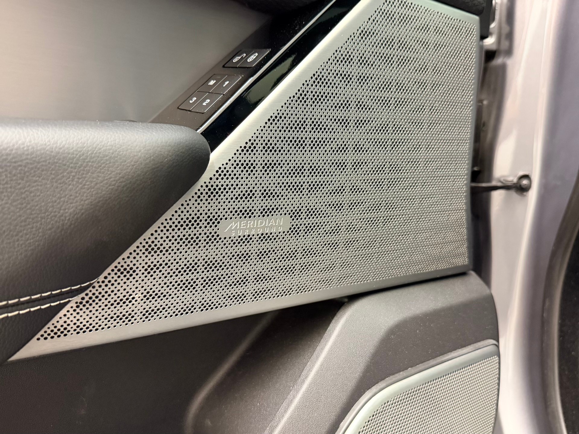 LAND ROVER Range Rover Velar R-Dynamic P 300 SE Automatic-image-13