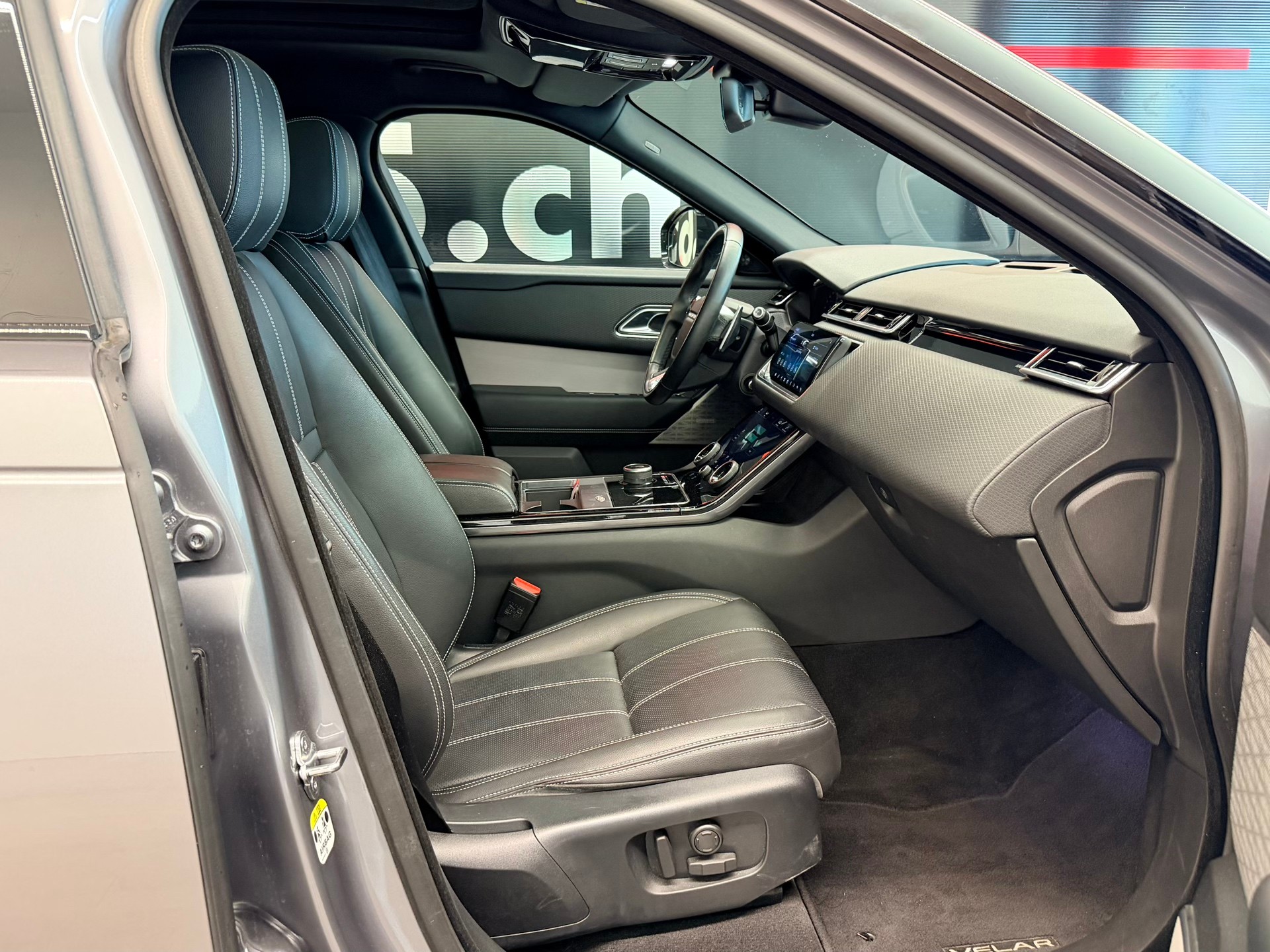 LAND ROVER Range Rover Velar R-Dynamic P 300 SE Automatic-image-22