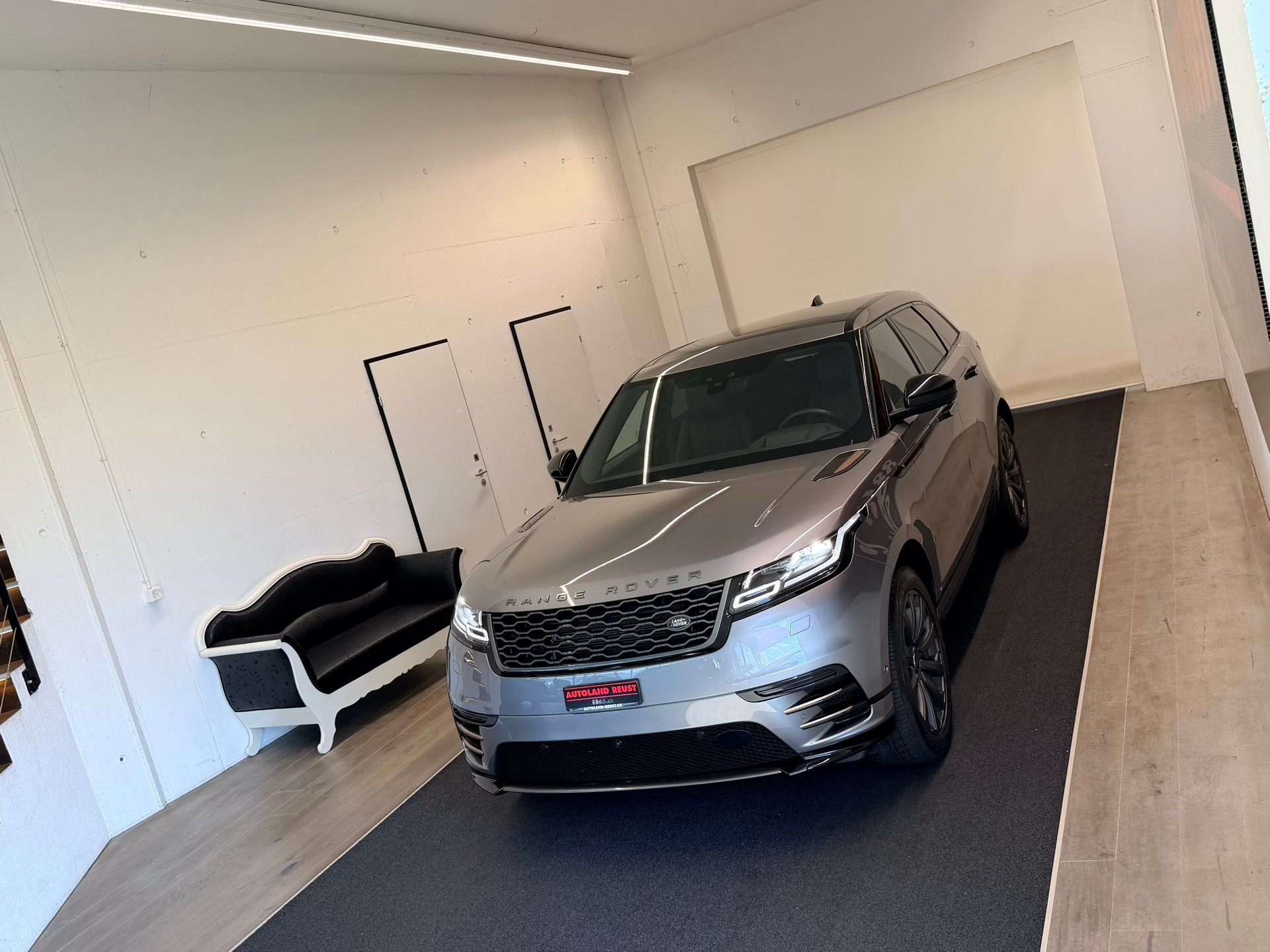LAND ROVER Range Rover Velar R-Dynamic P 300 SE Automatic-image-3