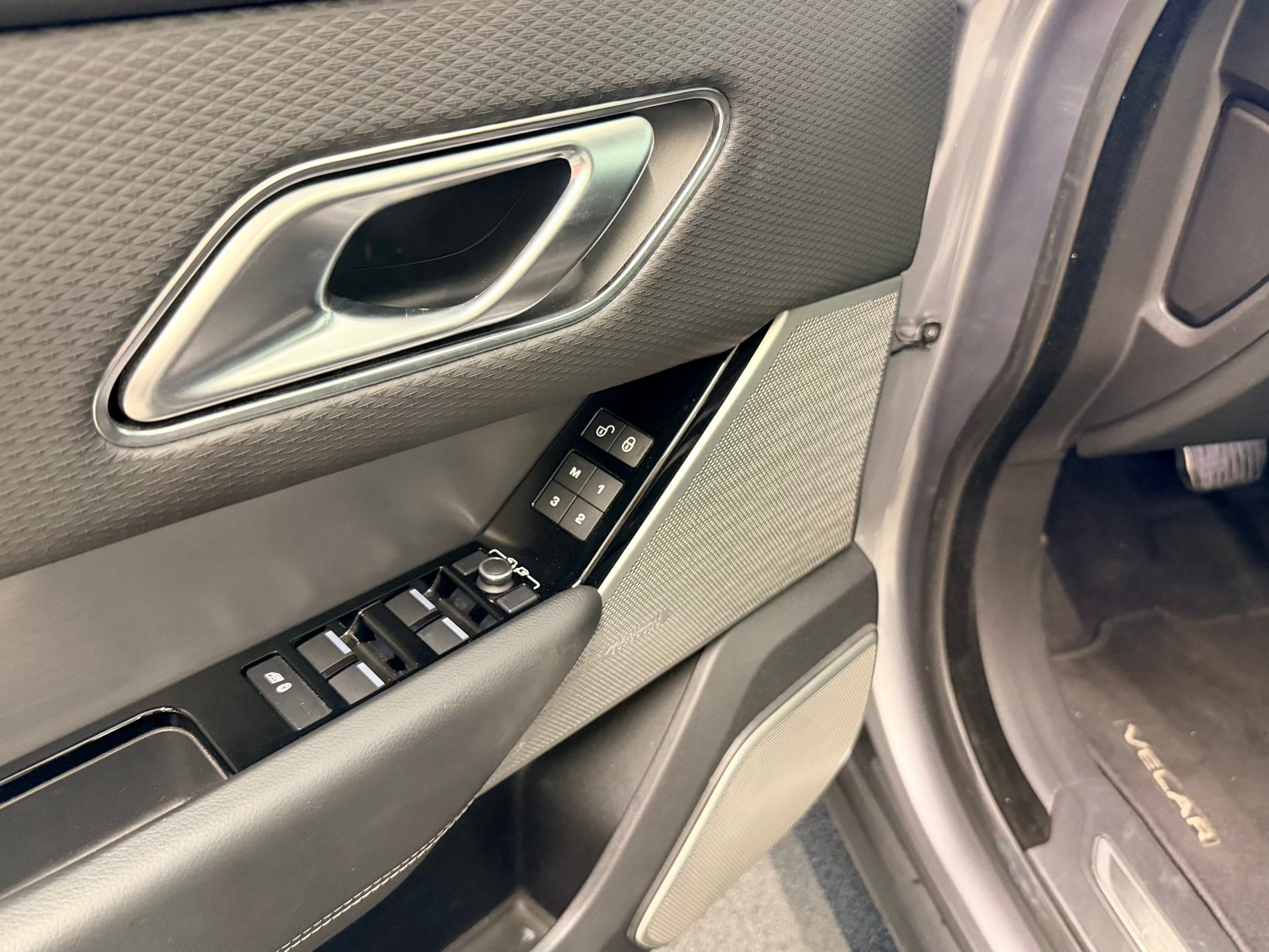 LAND ROVER Range Rover Velar R-Dynamic P 300 SE Automatic-image-12