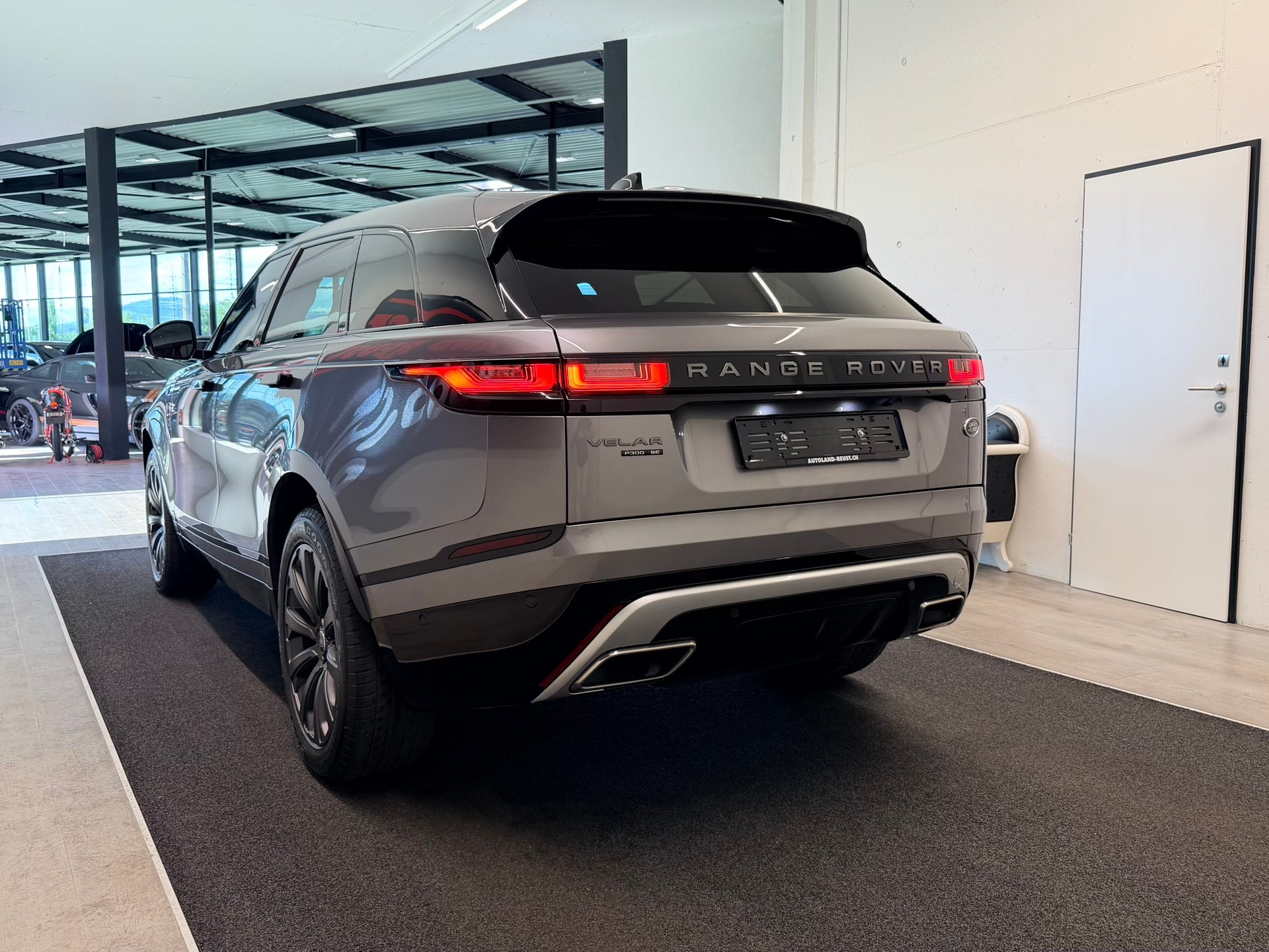 LAND ROVER Range Rover Velar R-Dynamic P 300 SE Automatic-image-7