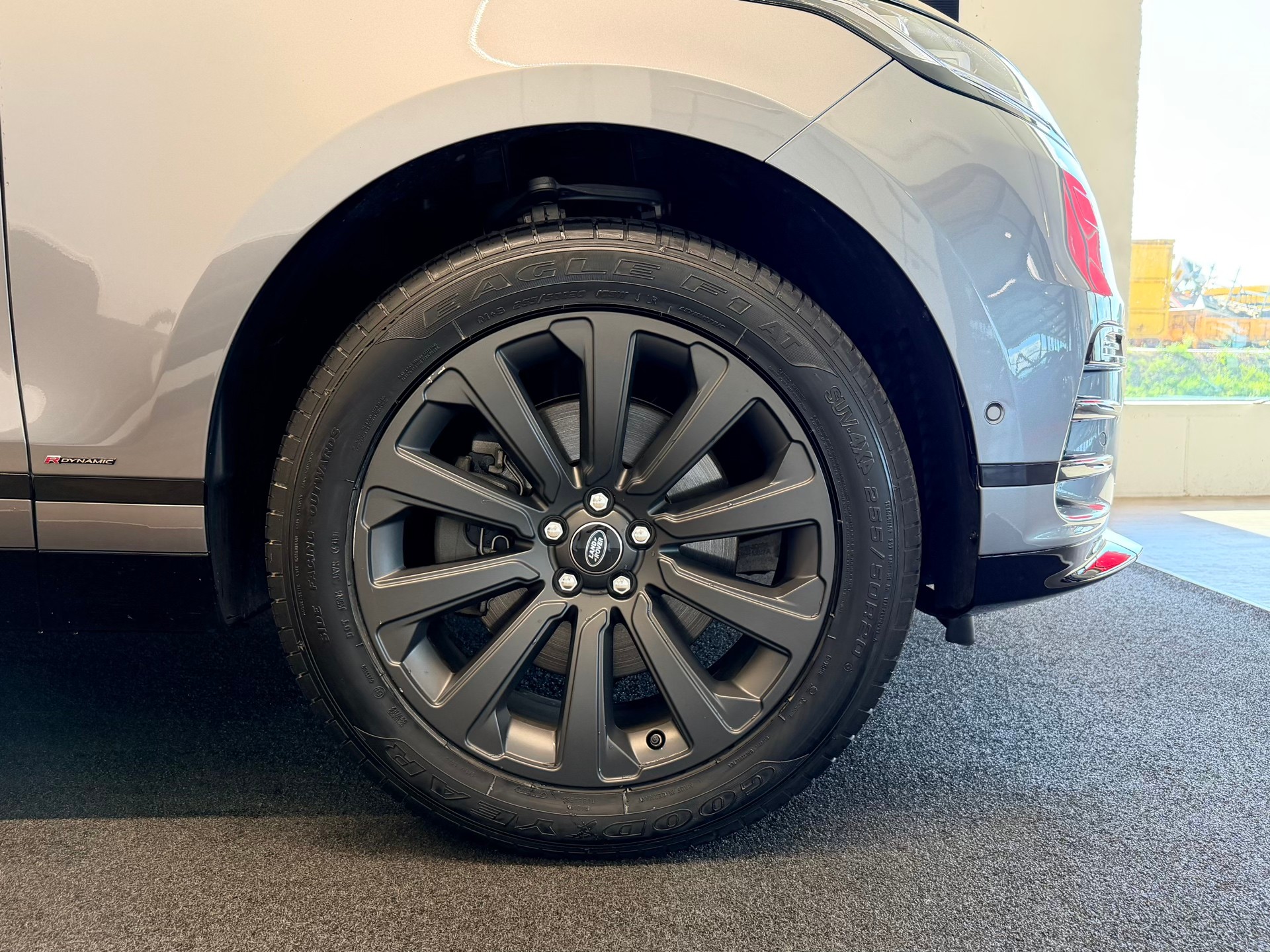 LAND ROVER Range Rover Velar R-Dynamic P 300 SE Automatic-image-5