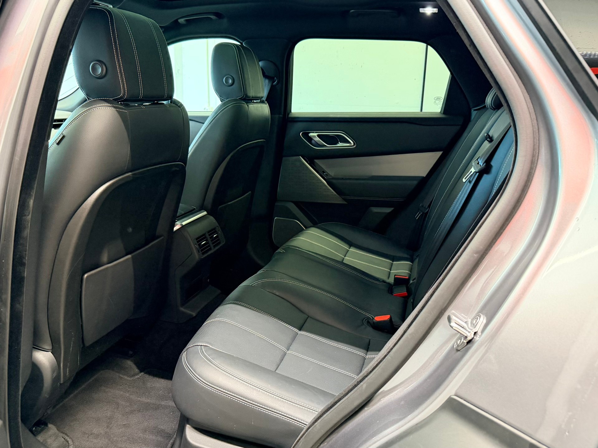 LAND ROVER Range Rover Velar R-Dynamic P 300 SE Automatic-image-16