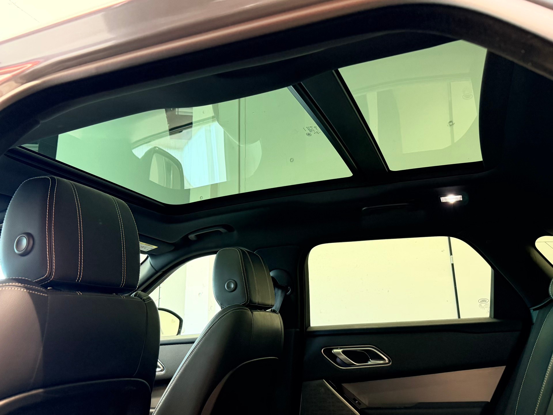 LAND ROVER Range Rover Velar R-Dynamic P 300 SE Automatic-image-17