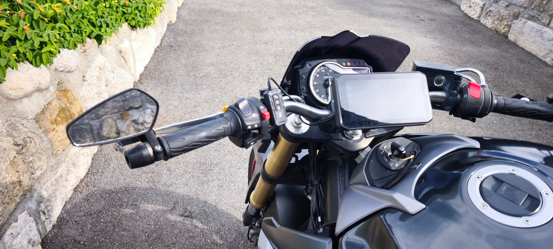 SUZUKI GSR 750 ABS Yoshimura-image-8