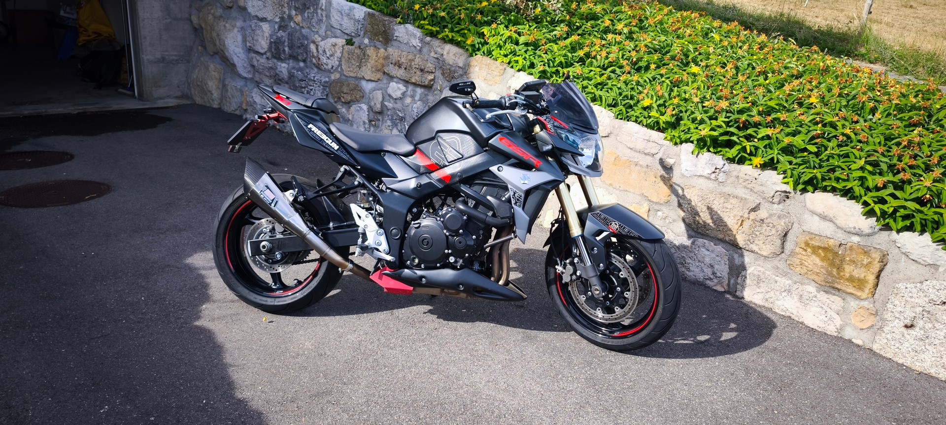 SUZUKI GSR 750 ABS Yoshimura