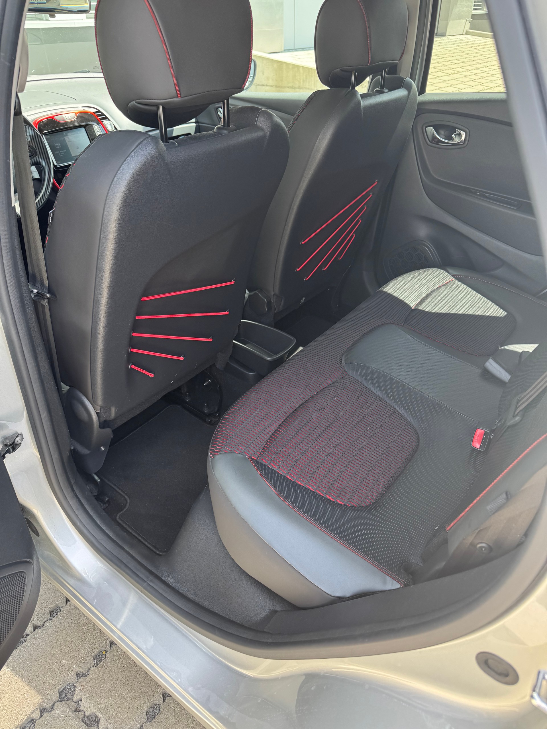 RENAULT Captur 1.2 T 16V Swiss Edition EDC-image-10