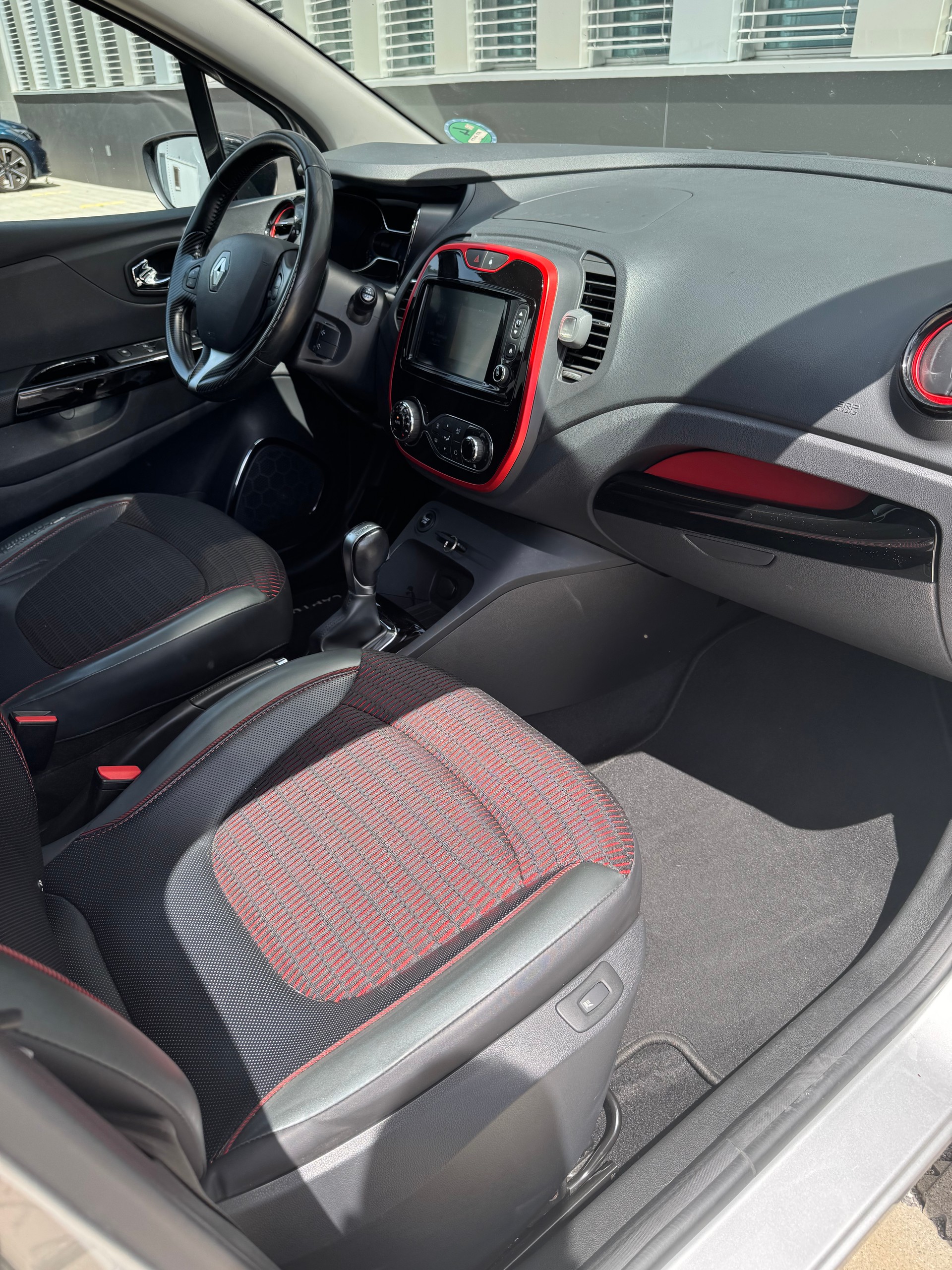 RENAULT Captur 1.2 T 16V Swiss Edition EDC-image-9