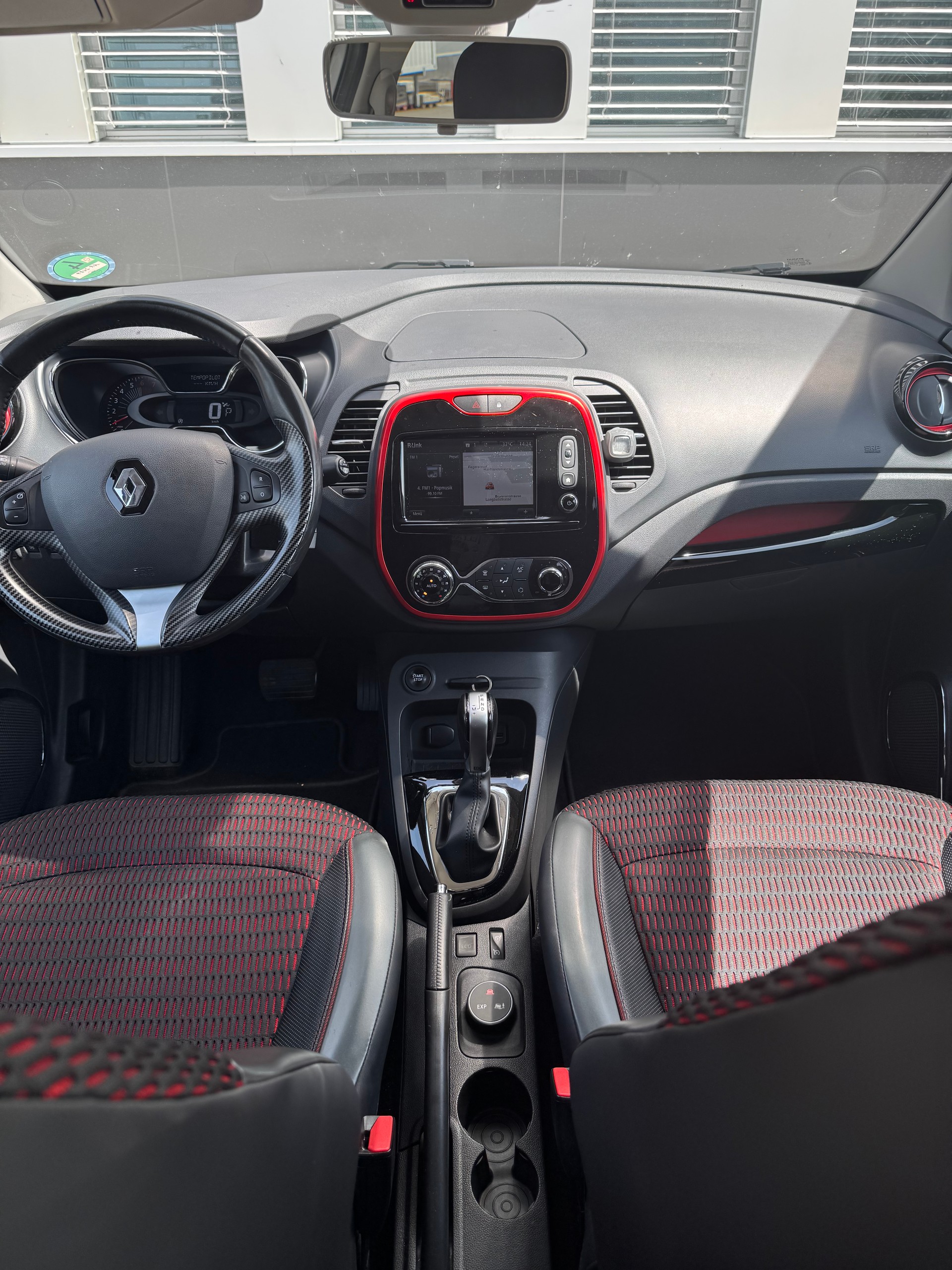 RENAULT Captur 1.2 T 16V Swiss Edition EDC-image-8