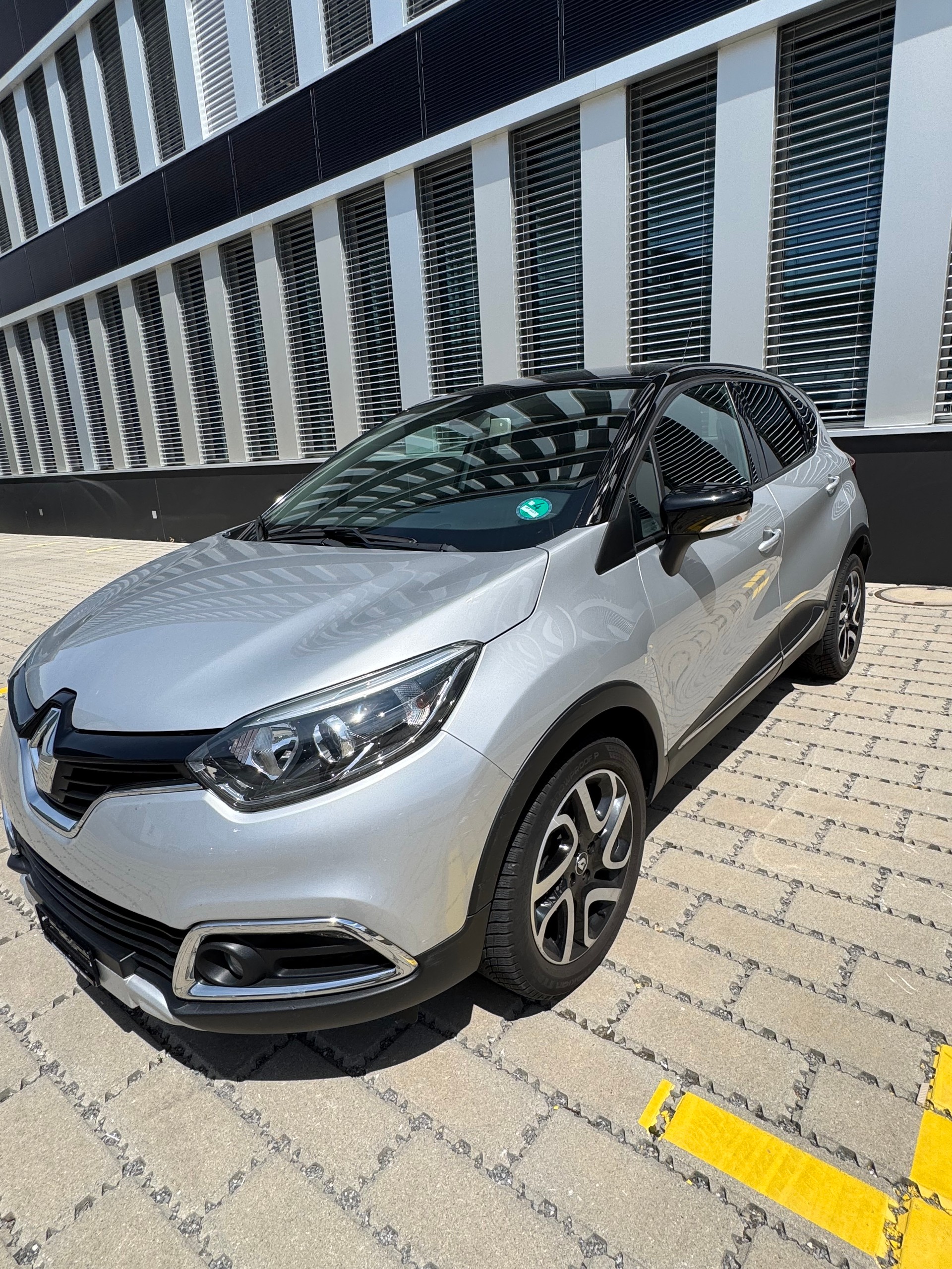 RENAULT Captur 1.2 T 16V Swiss Edition EDC-image-4