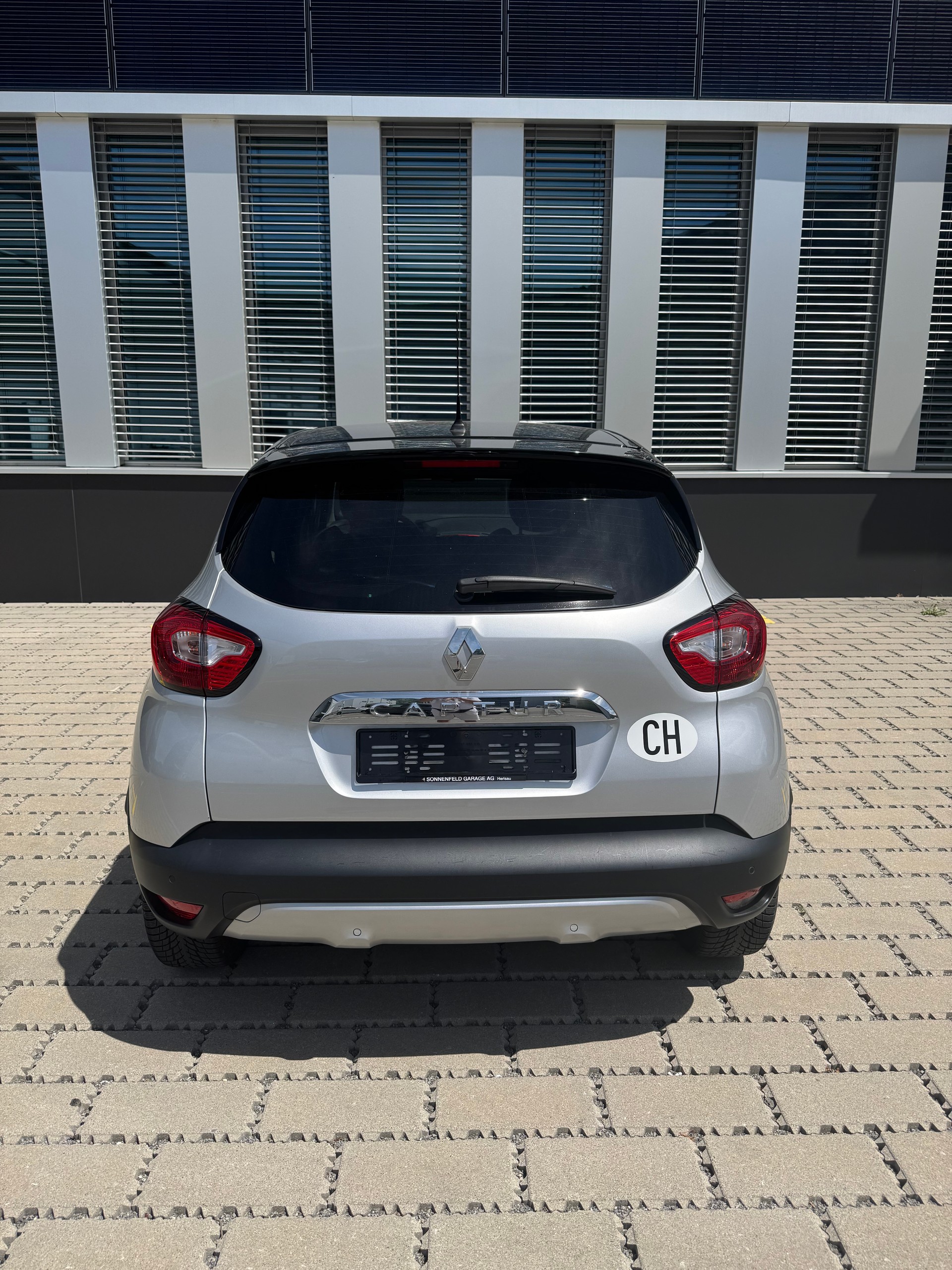 RENAULT Captur 1.2 T 16V Swiss Edition EDC-image-12