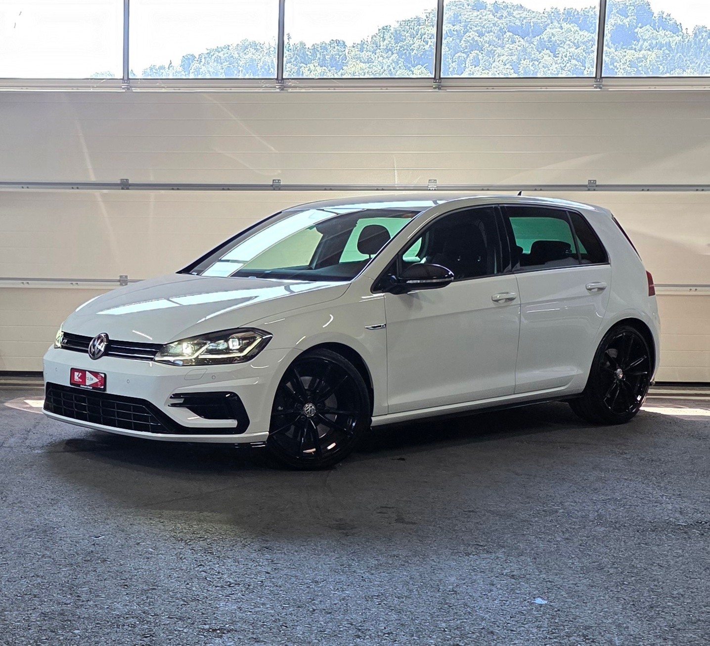 VW Golf 2.0 TSI R 4Motion DSG *MILLTEK*ACC&LaneAssist*CarPlay/AndroidAuto*CH-FAHRZEUG*-image-0