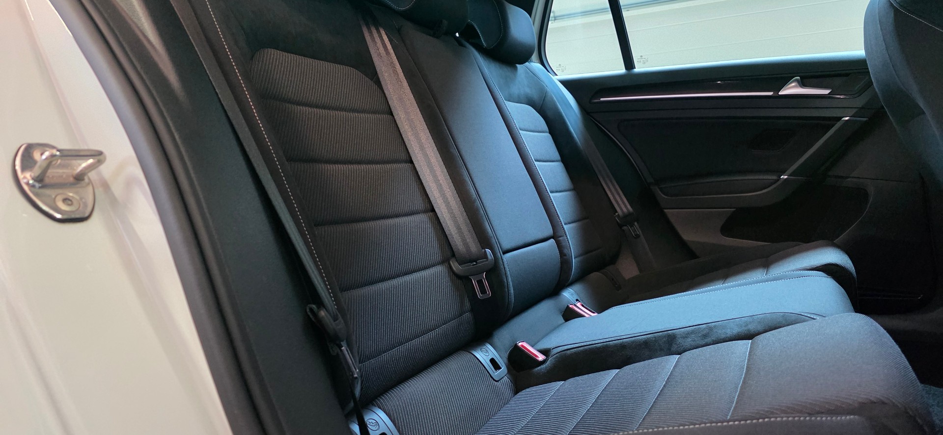 VW Golf 2.0 TSI R 4Motion DSG *MILLTEK*ACC&LaneAssist*CarPlay/AndroidAuto*CH-FAHRZEUG*-image-28