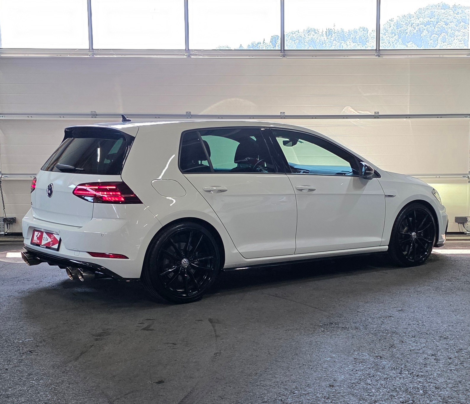 VW Golf 2.0 TSI R 4Motion DSG *MILLTEK*ACC&LaneAssist*CarPlay/AndroidAuto*CH-FAHRZEUG*-image-4