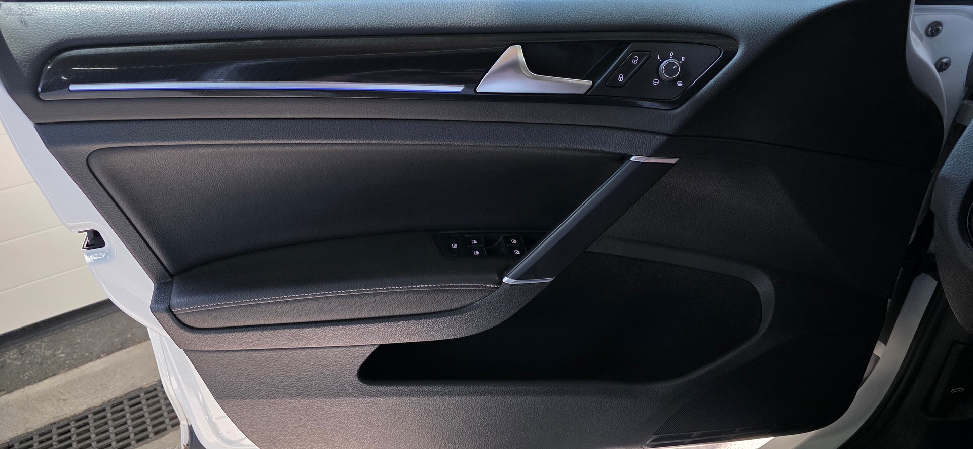 VW Golf 2.0 TSI R 4Motion DSG *MILLTEK*ACC&LaneAssist*CarPlay/AndroidAuto*CH-FAHRZEUG*-image-24