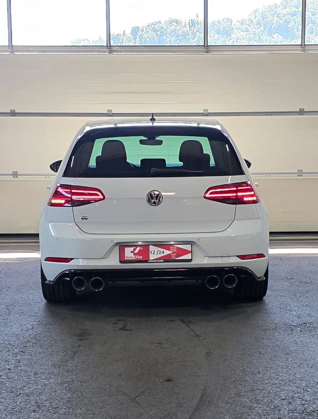 VW Golf 2.0 TSI R 4Motion DSG *MILLTEK*ACC&LaneAssist*CarPlay/AndroidAuto*CH-FAHRZEUG*-image-3