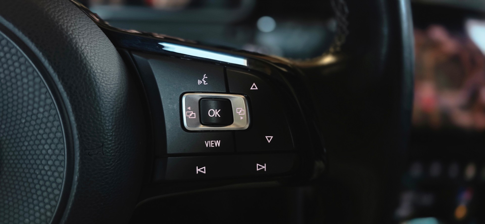VW Golf 2.0 TSI R 4Motion DSG *MILLTEK*ACC&LaneAssist*CarPlay/AndroidAuto*CH-FAHRZEUG*-image-12