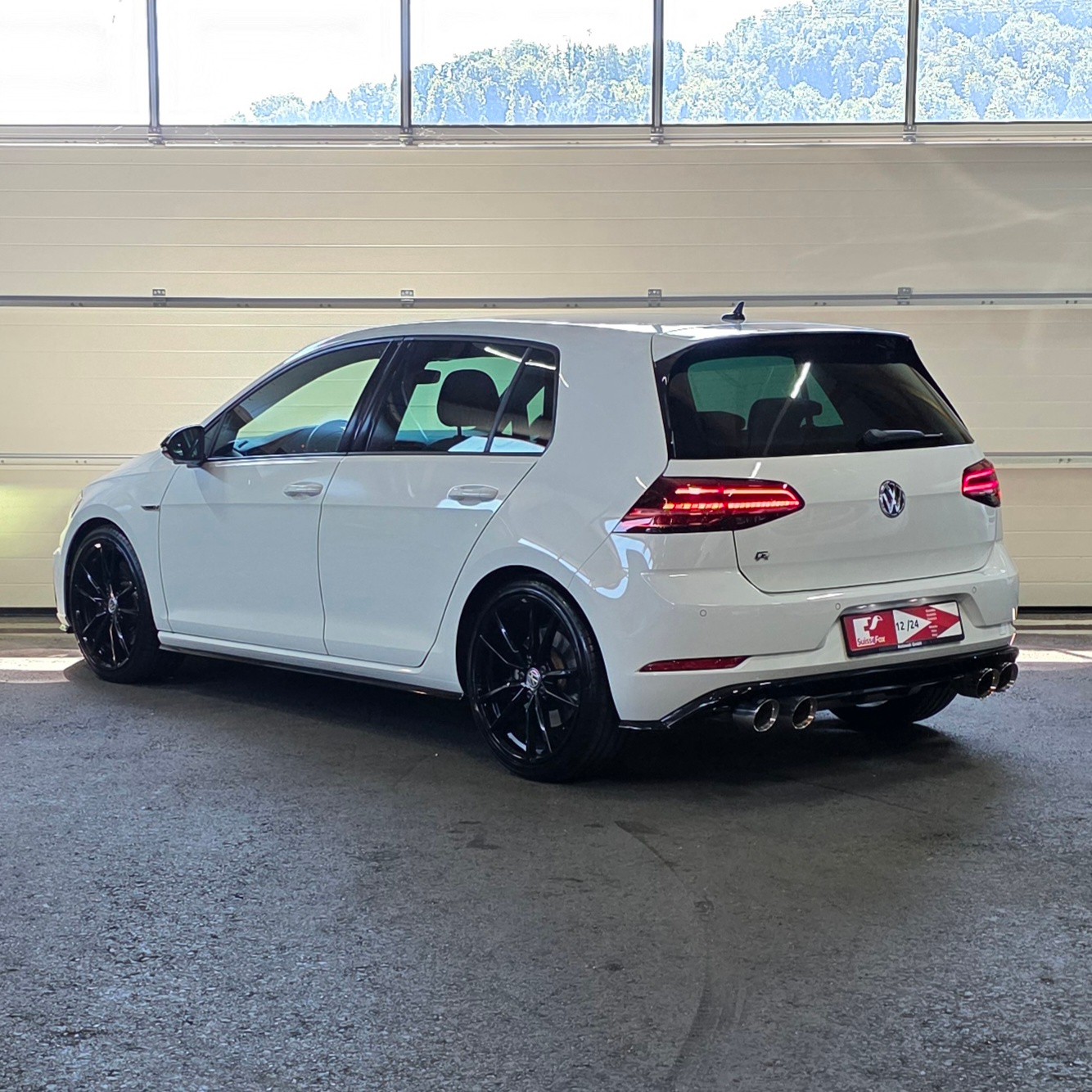 VW Golf 2.0 TSI R 4Motion DSG *MILLTEK*ACC&LaneAssist*CarPlay/AndroidAuto*CH-FAHRZEUG*-image-2