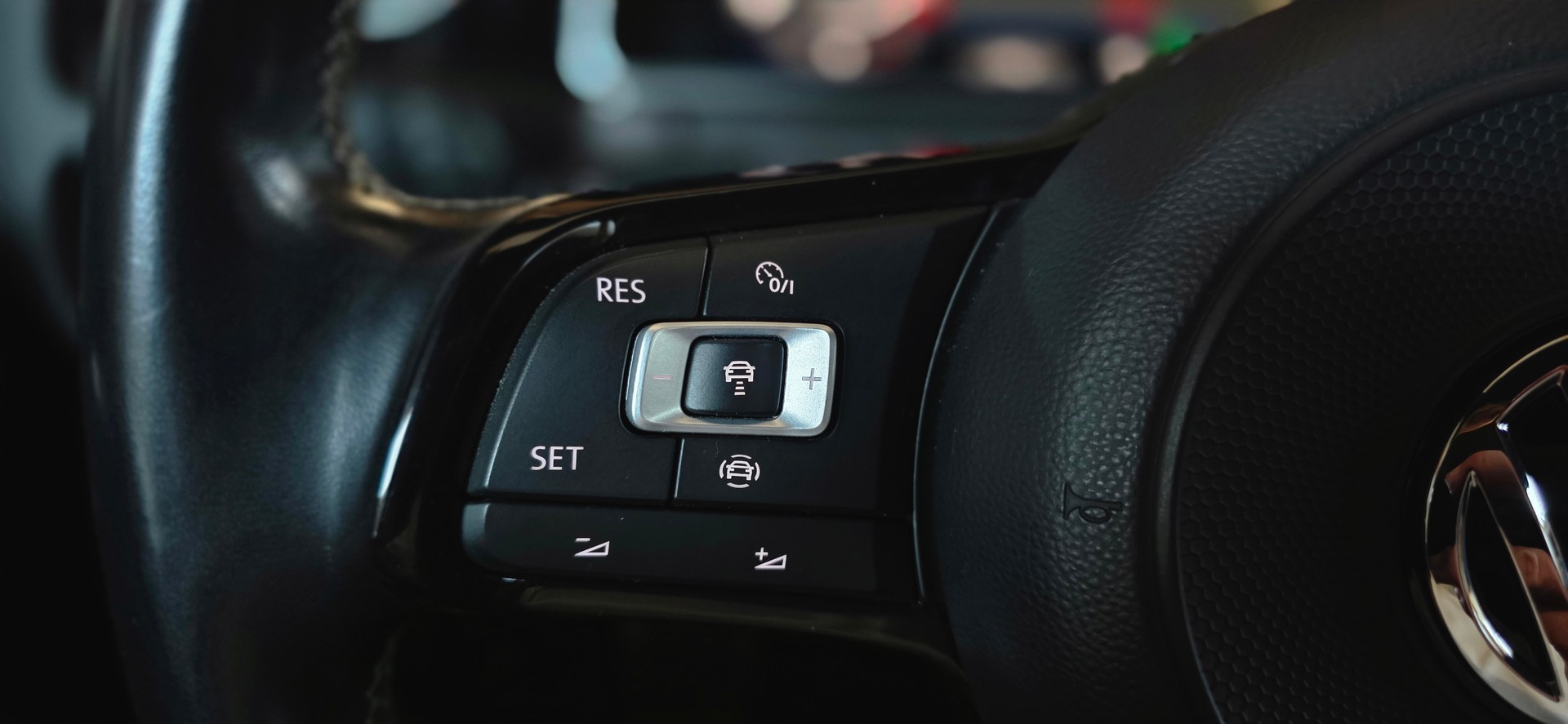 VW Golf 2.0 TSI R 4Motion DSG *MILLTEK*ACC&LaneAssist*CarPlay/AndroidAuto*CH-FAHRZEUG*-image-14