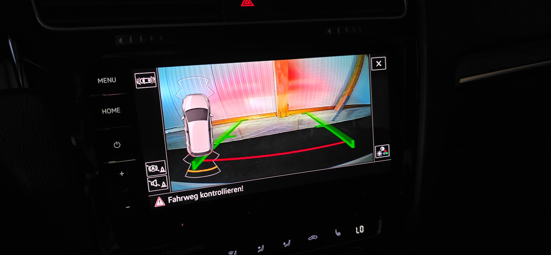 VW Golf 2.0 TSI R 4Motion DSG *MILLTEK*ACC&LaneAssist*CarPlay/AndroidAuto*CH-FAHRZEUG*-image-22