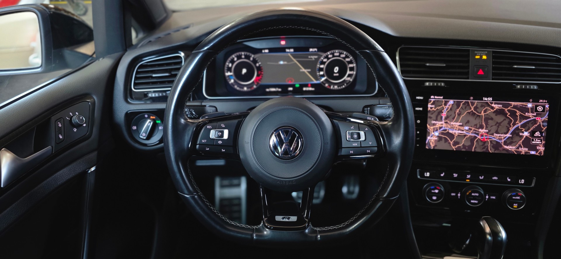 VW Golf 2.0 TSI R 4Motion DSG *MILLTEK*ACC&LaneAssist*CarPlay/AndroidAuto*CH-FAHRZEUG*-image-11