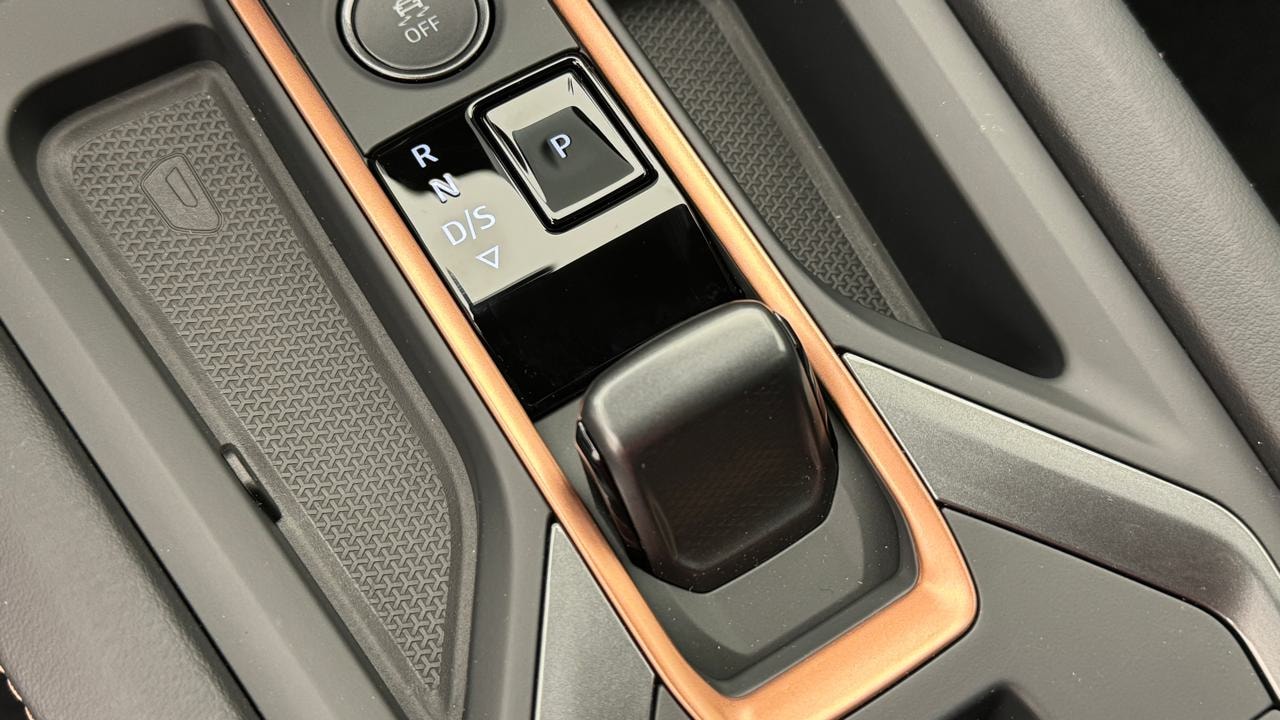 CUPRA LEON ST 1.5 e-HYBRID pHEV VZ Black Edition-image-10