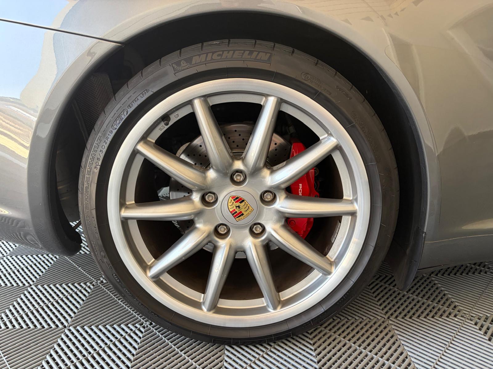 PORSCHE 911 Carrera S-image-28