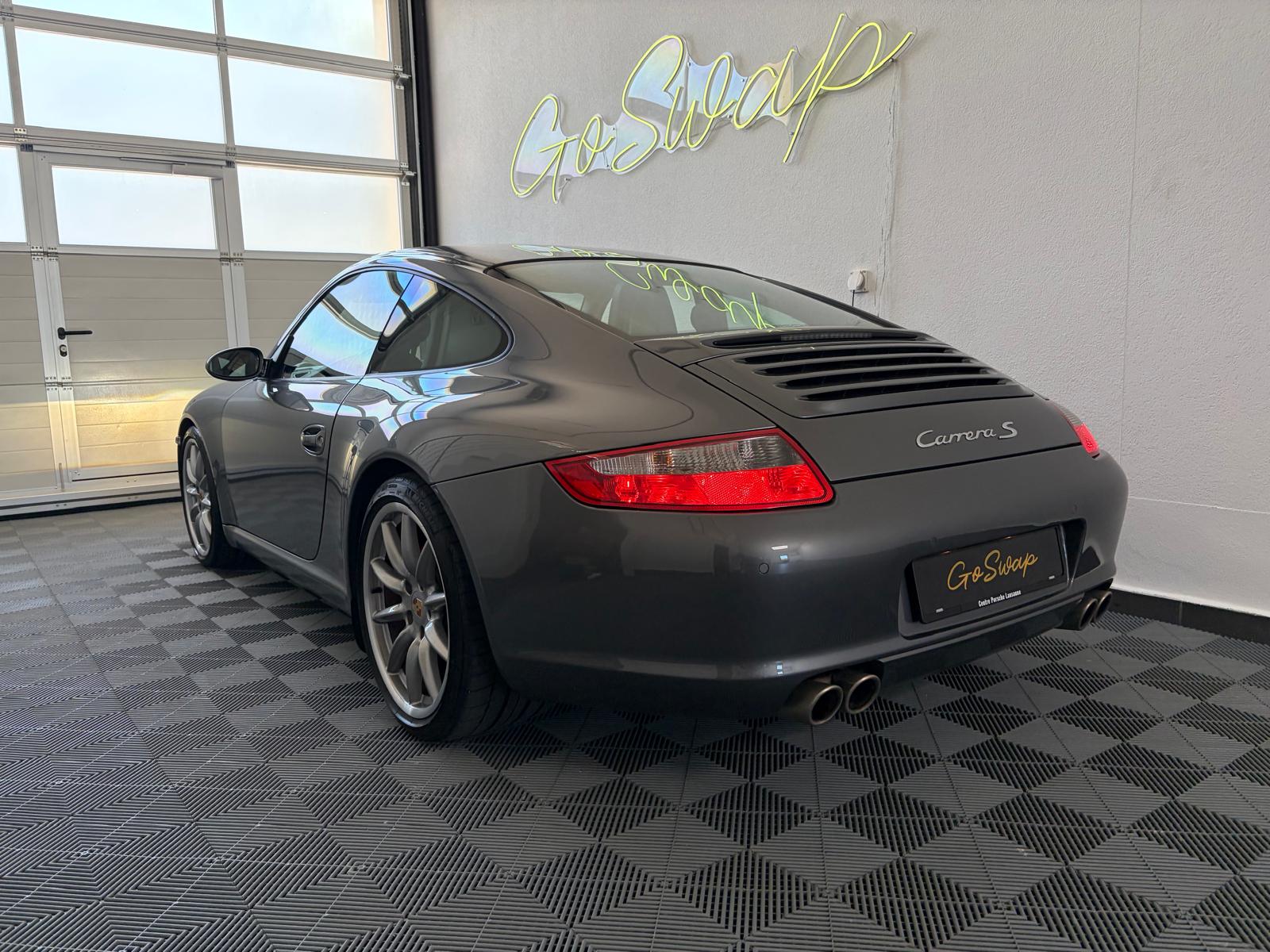 PORSCHE 911 Carrera S-image-10