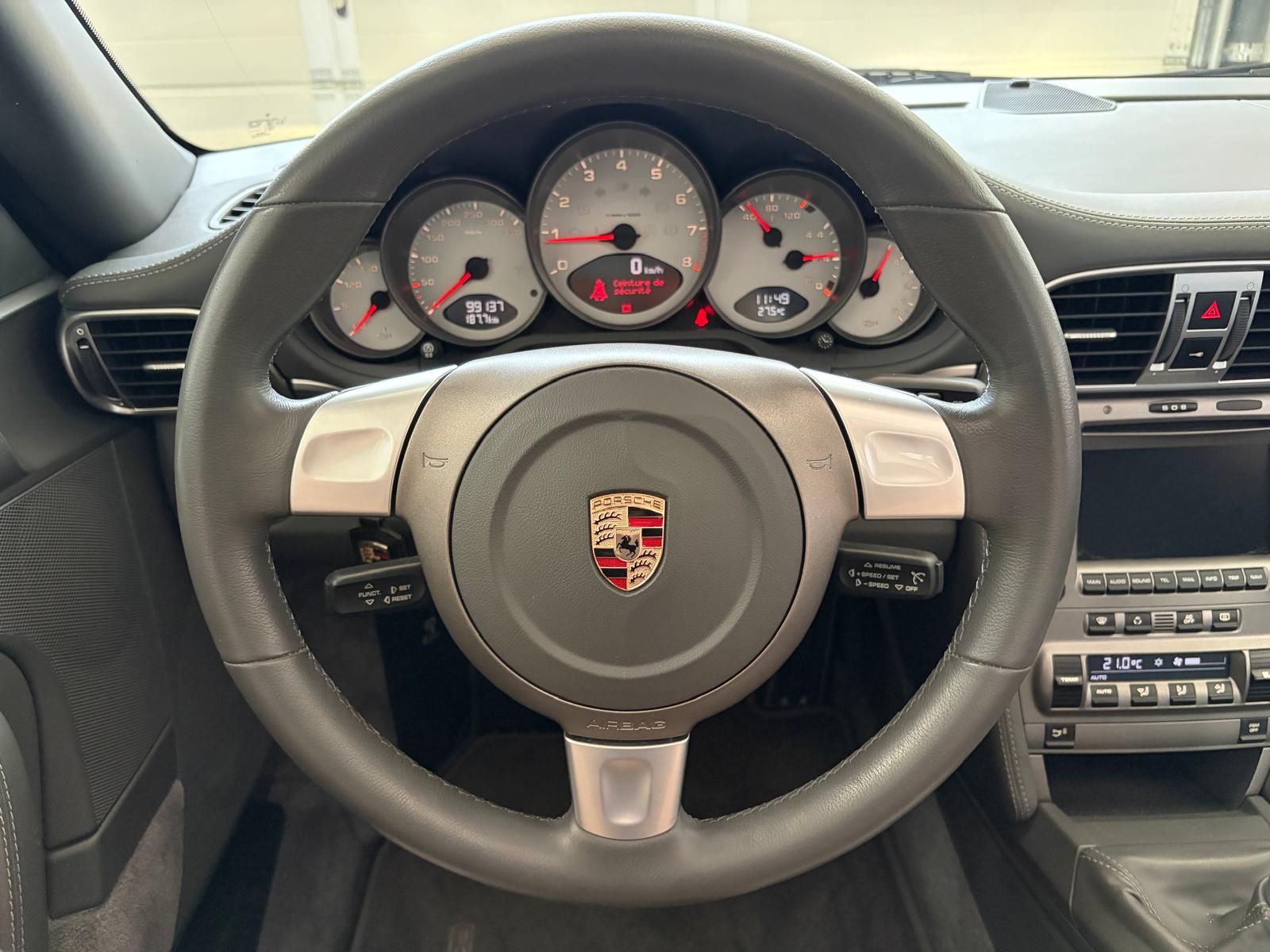 PORSCHE 911 Carrera S-image-18